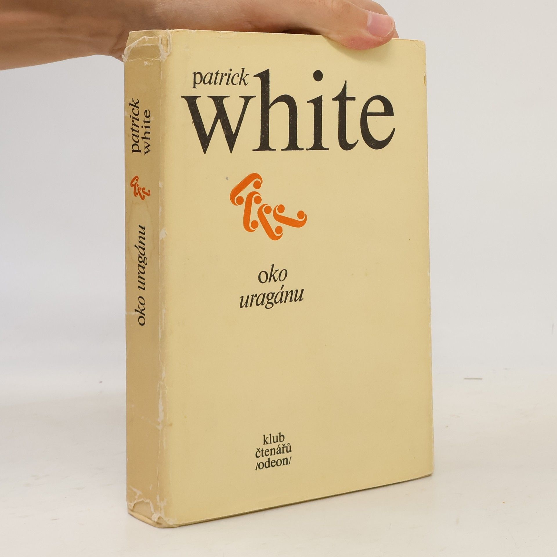 Patrick White Oko uragánu