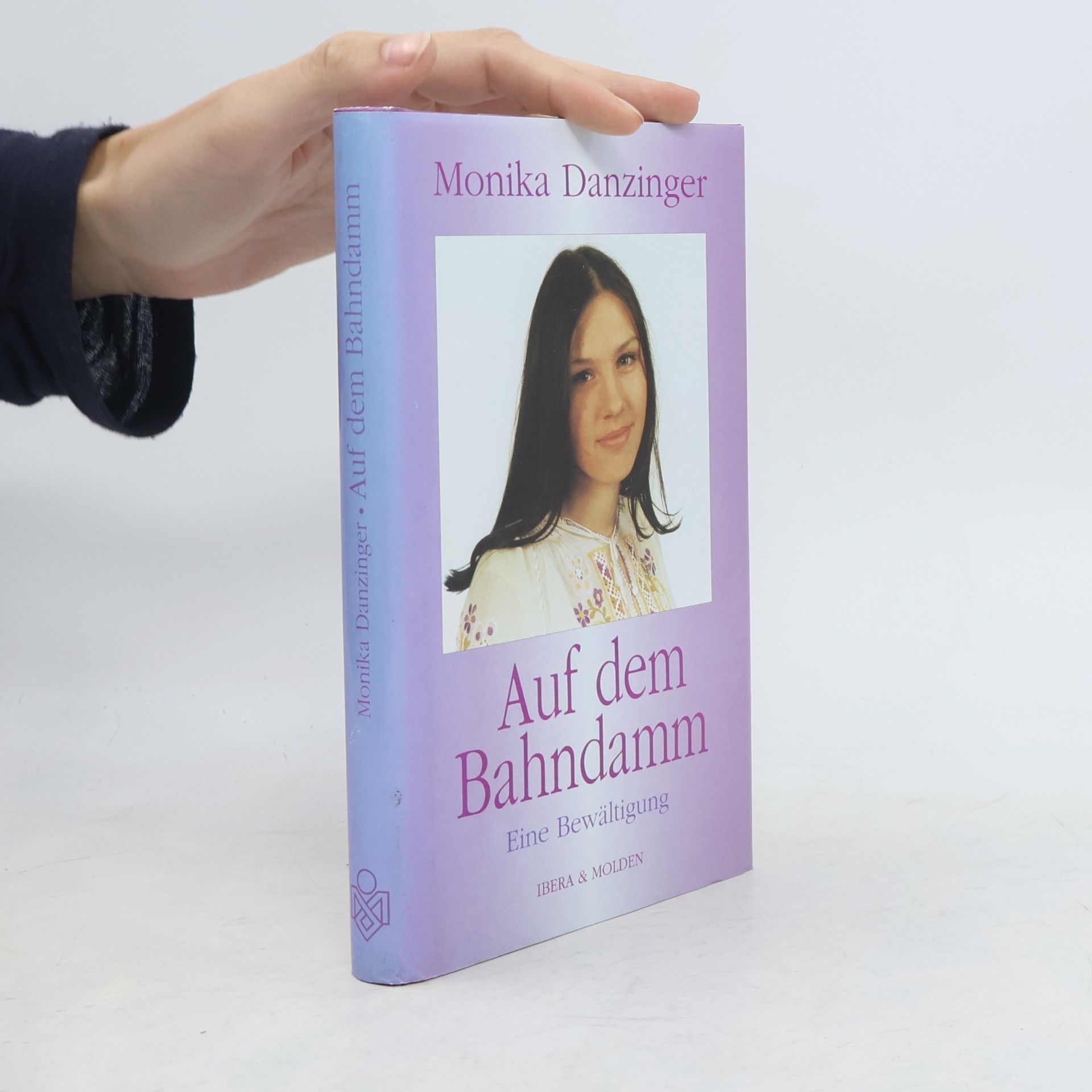 Monika Danzinger Auf dem Bahndamm