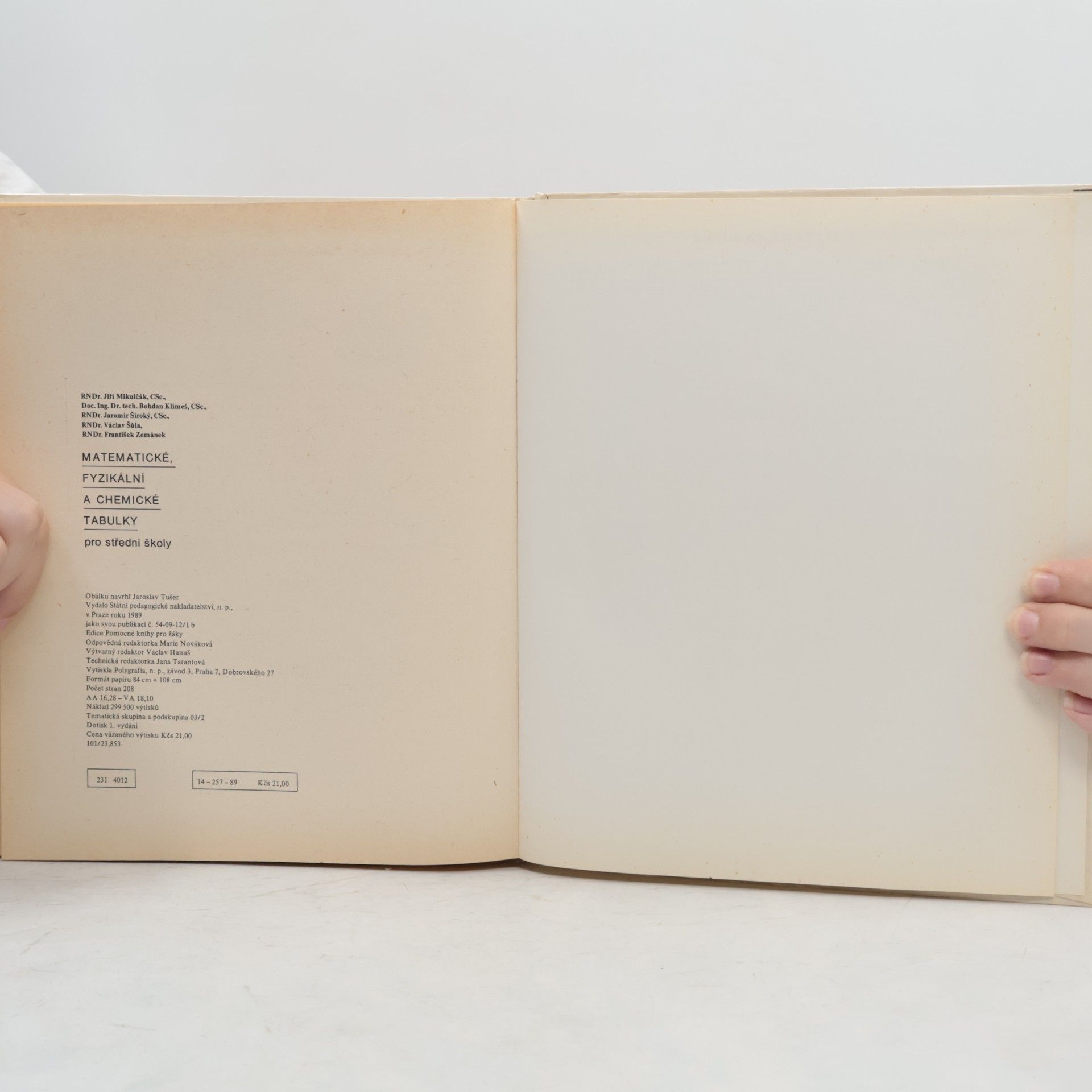 Various authors Matematické, fyzikální a chemické tabulky pro střední školy