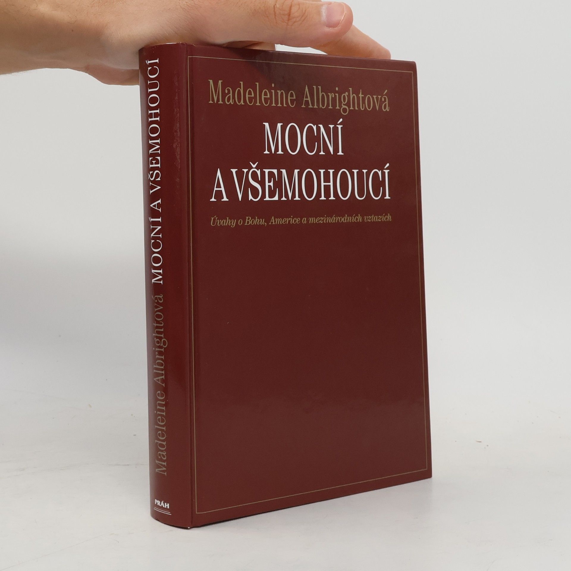 Mocní a všemohoucí. Úvahy o Bohu, Americe a mezinárodních vztazích
