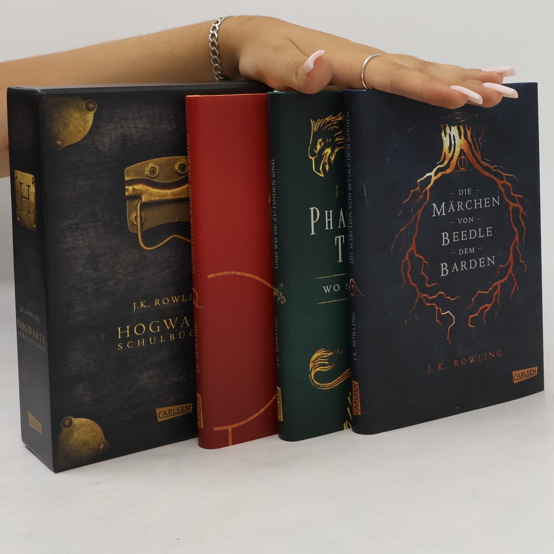 J. K. Rowling Hogwarts Schulbücher