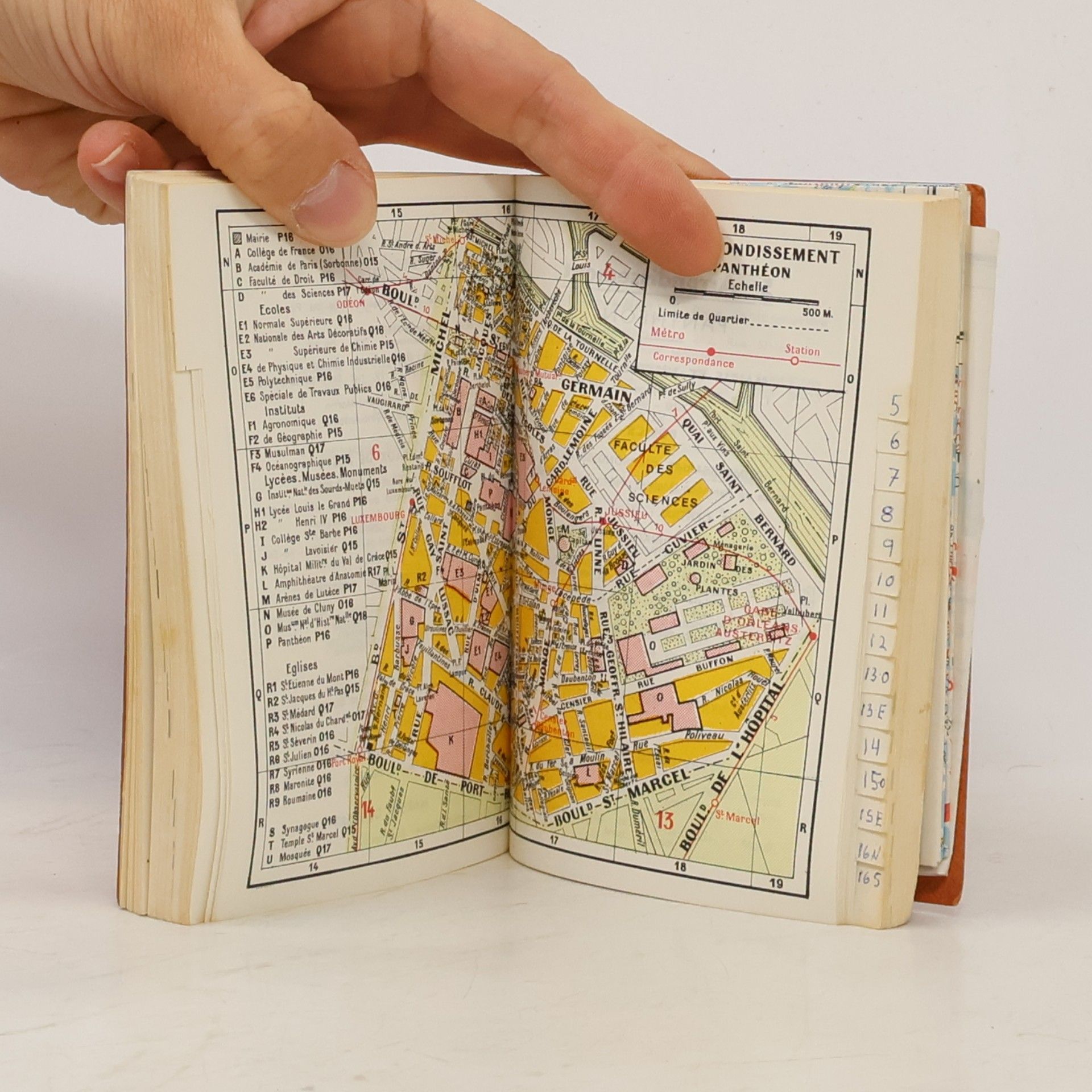 Raymond Denaes L'Indispensable Paris par Arrondissement