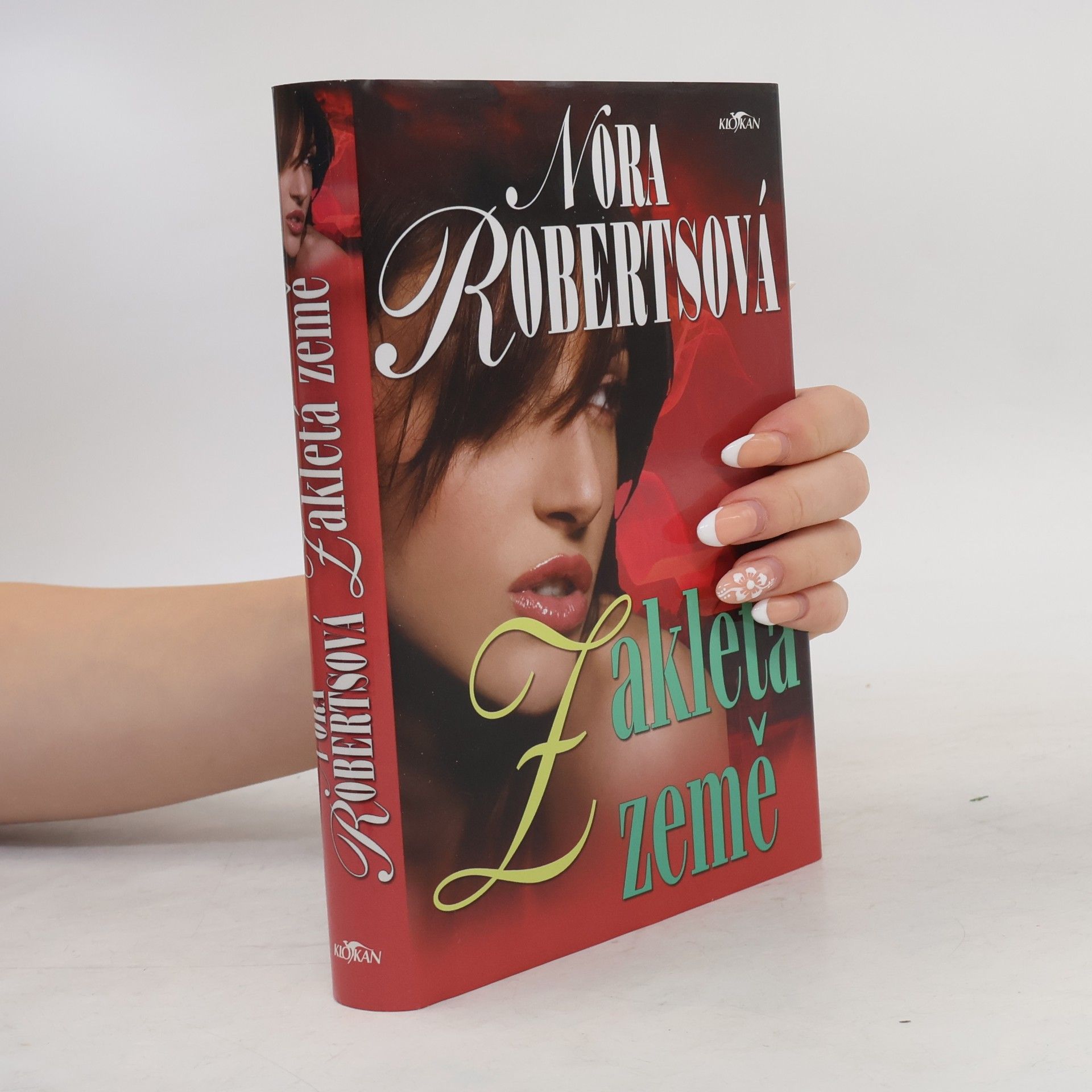 Nora Roberts Zakletá země