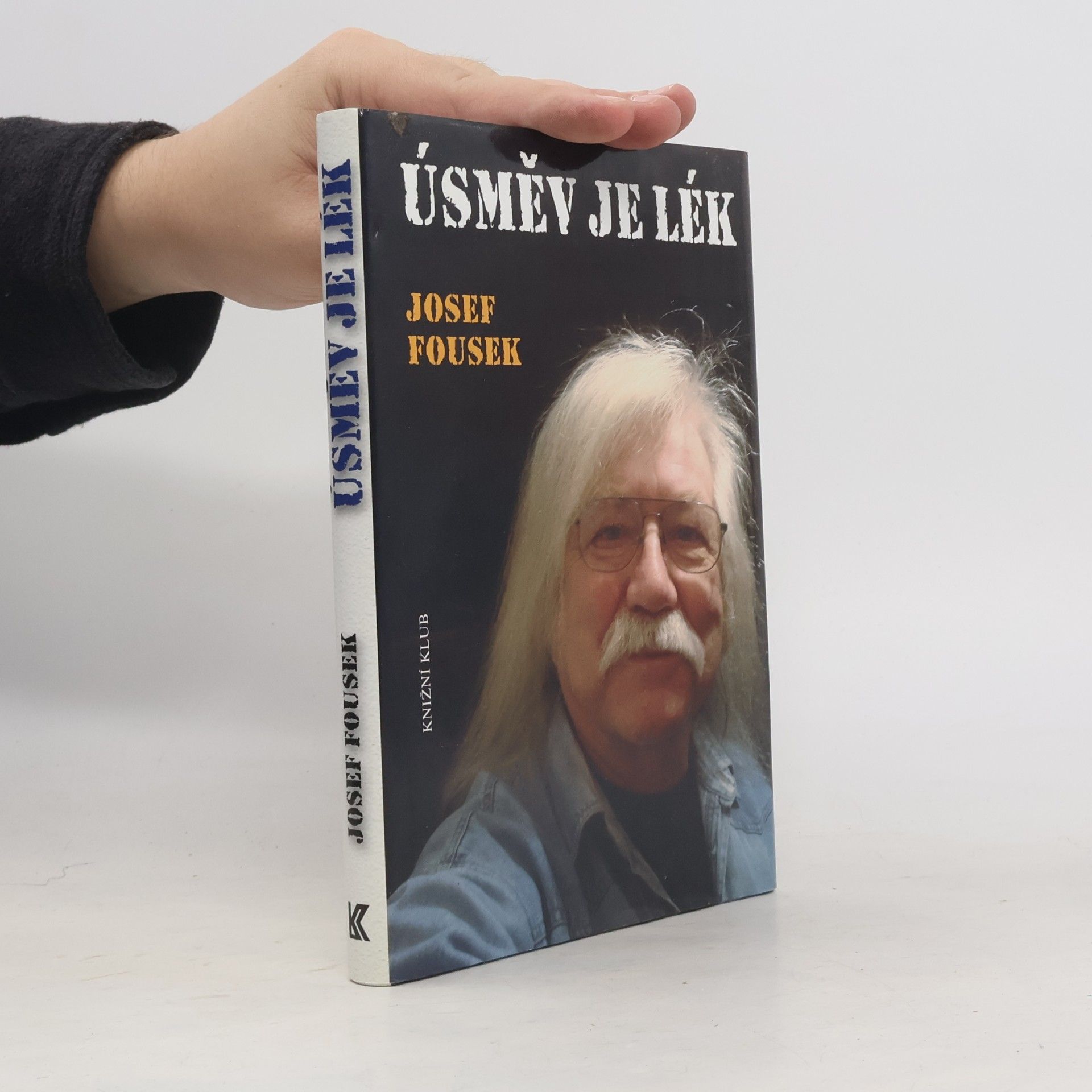 Úsměv je lék: Příběhy, fejetony, texty, básně, satira
