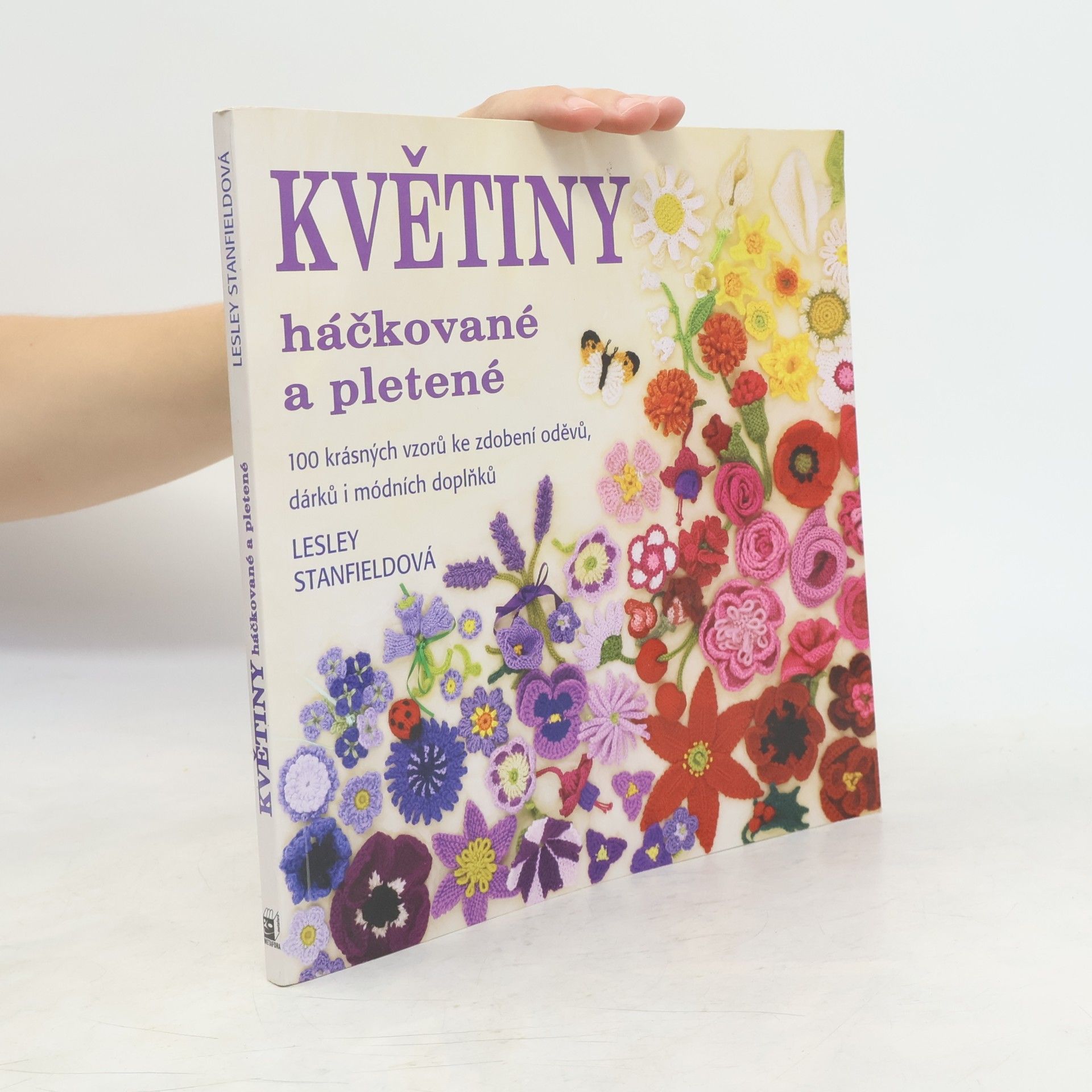 Lesley Stanfield Květiny háčkované a pletené