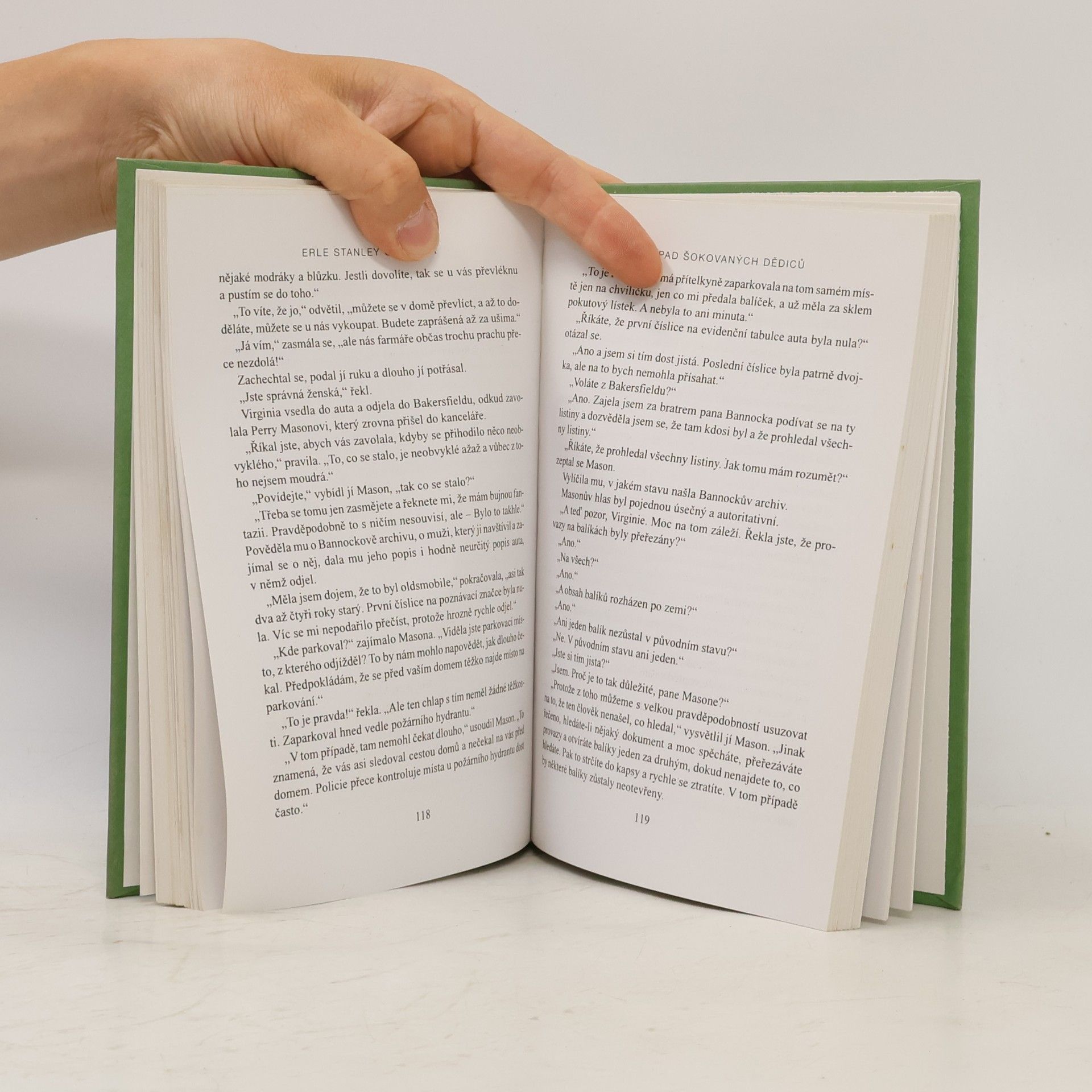 Erle Stanley Gardner Případ naříkající vlaštovky ; Případ šokovaných dědiců