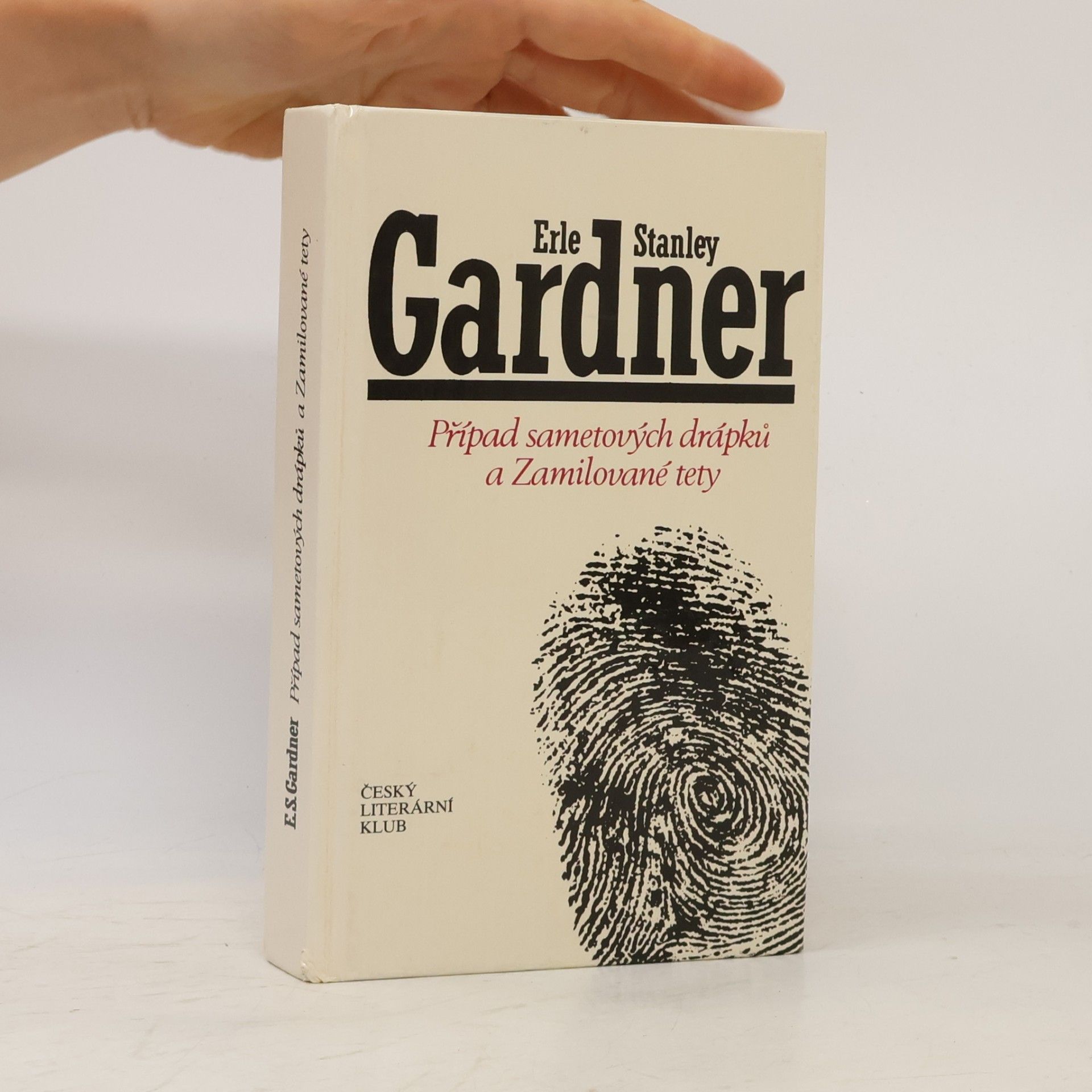 Erle Stanley Gardner Případ sametových drápků a Zamilované tety