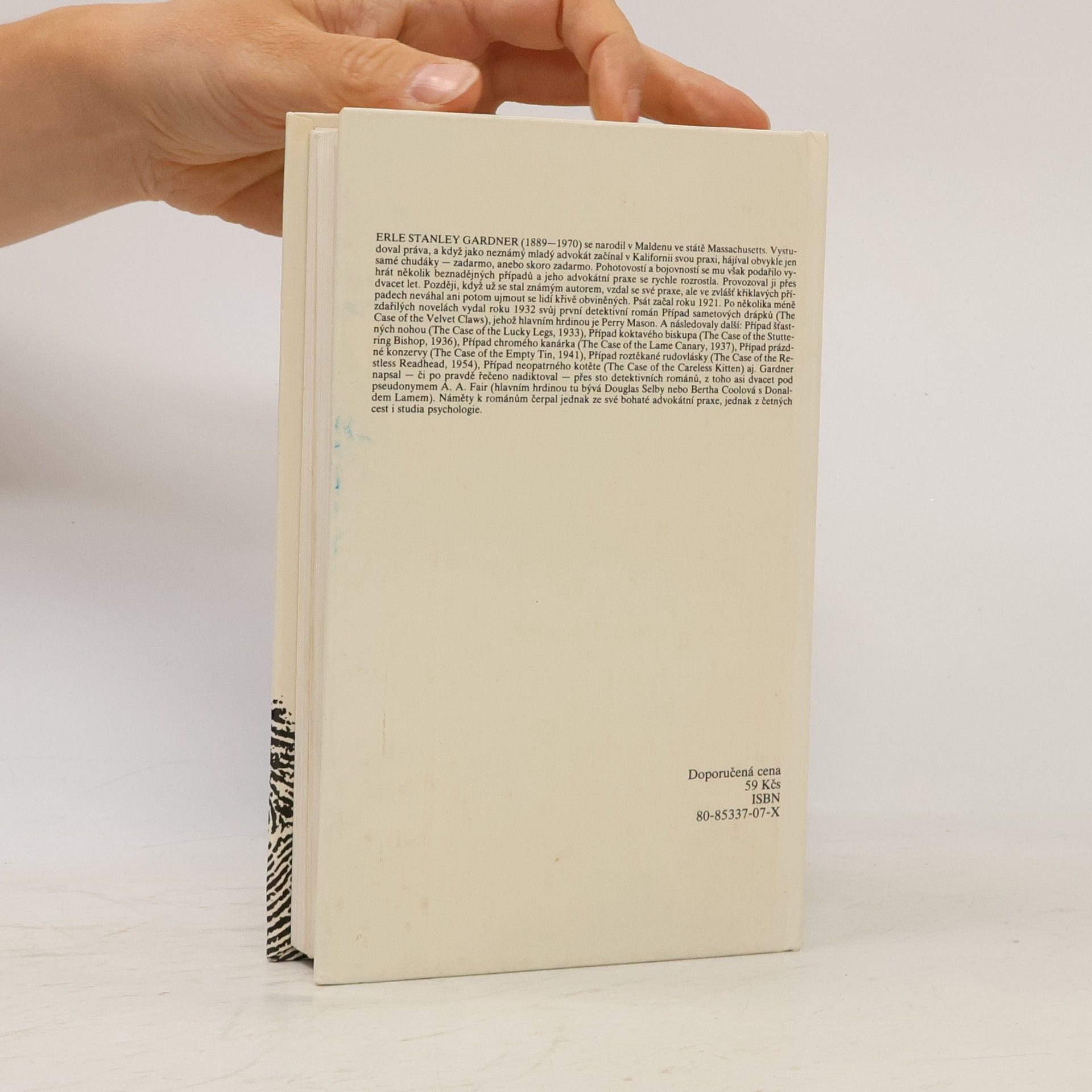 Erle Stanley Gardner Případ sametových drápků a Zamilované tety