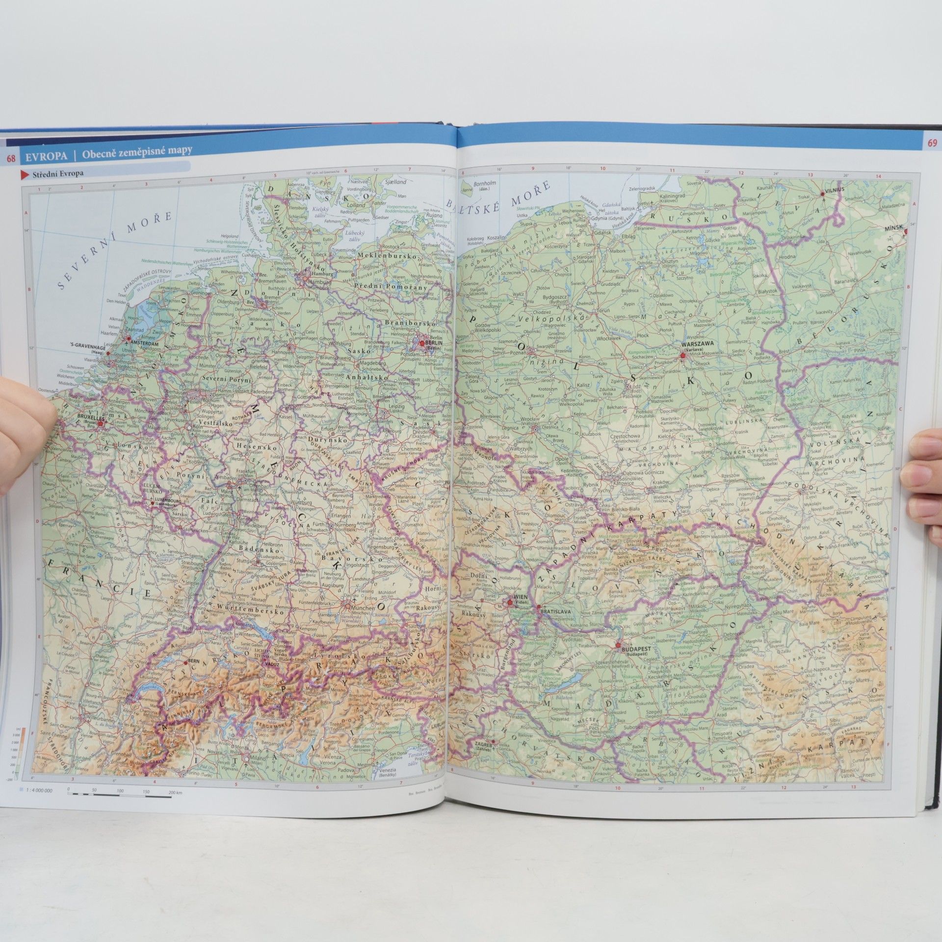 Collectif d'auteurs Školní atlas světa