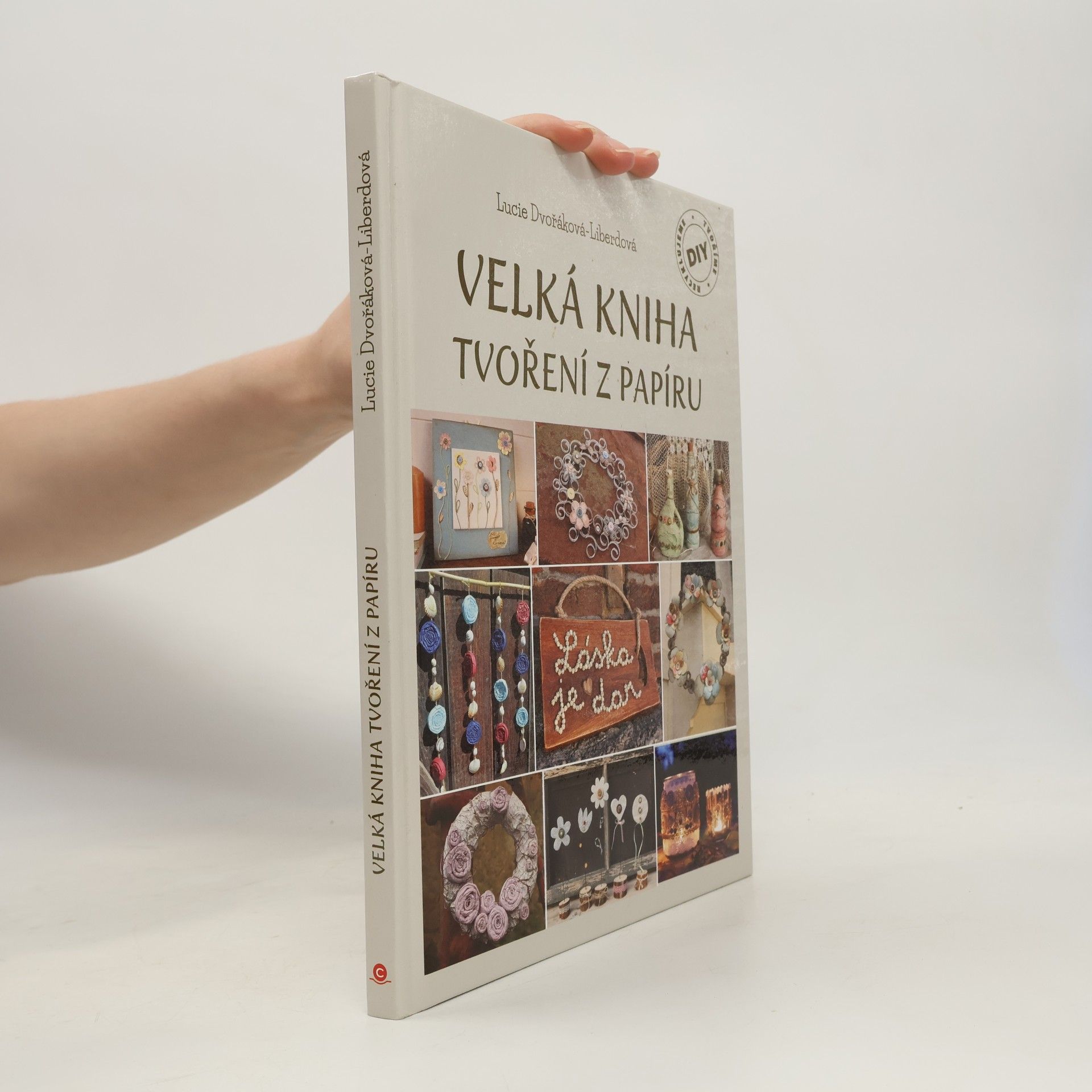 Lucie Dvořáková Velká kniha tvoření z papíru