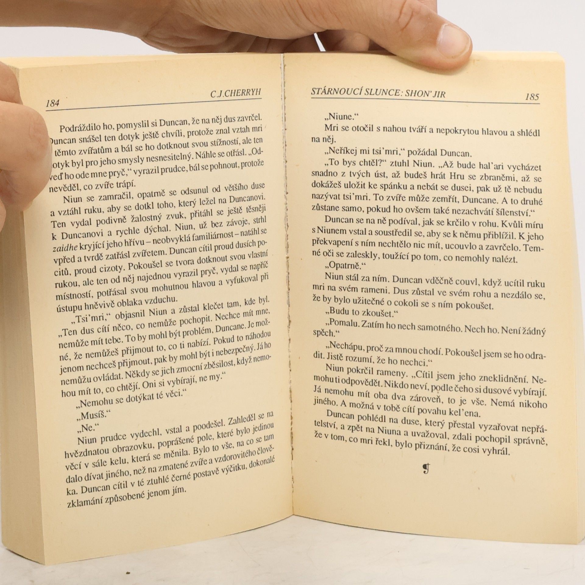 C. J. Cherryh Stárnoucí slunce. Díl 2, Shon'jir