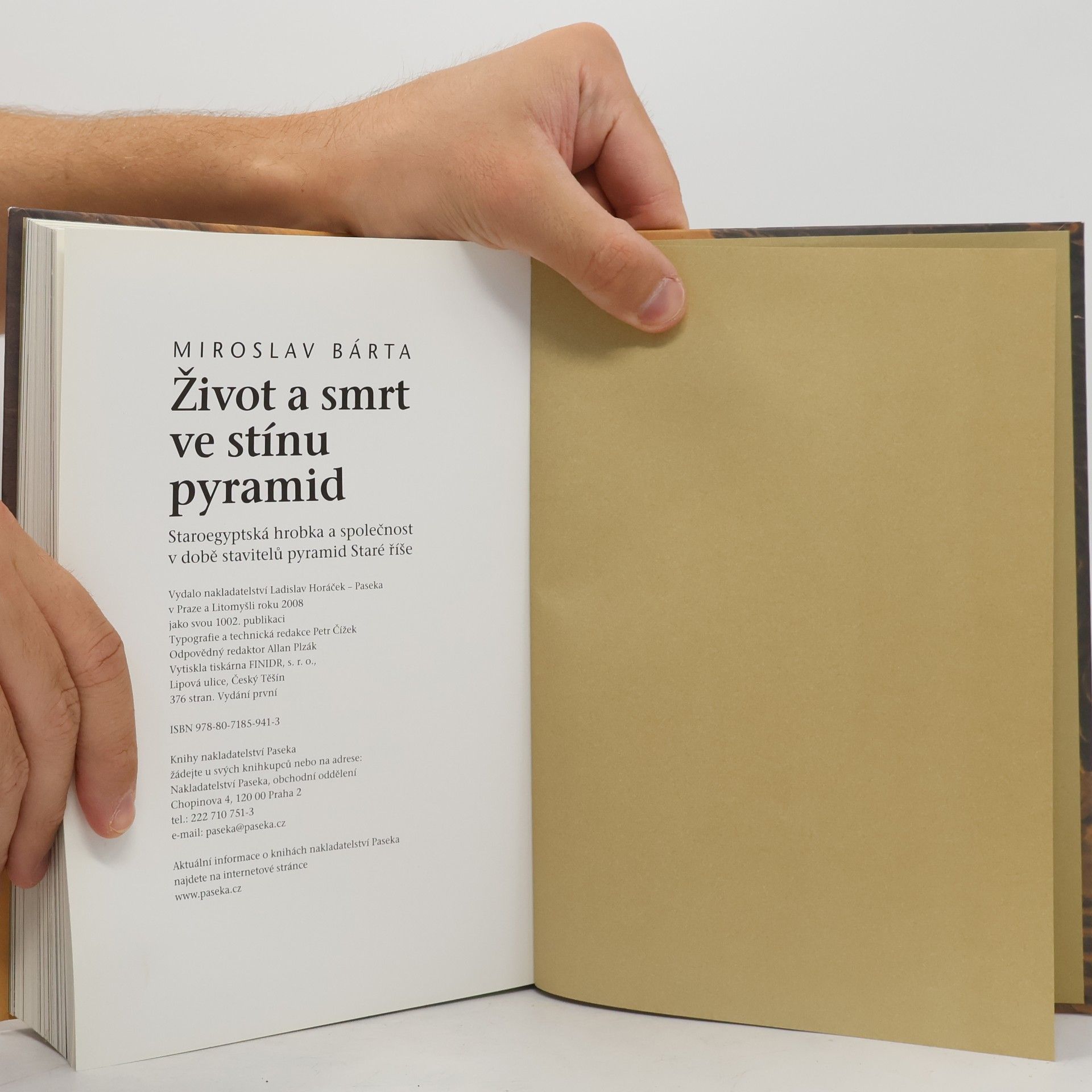 Miroslav Bárta Život a smrt ve stínu pyramid. Staroegyptská hrobka a společnost v době stavitelů pyramid Staré říše