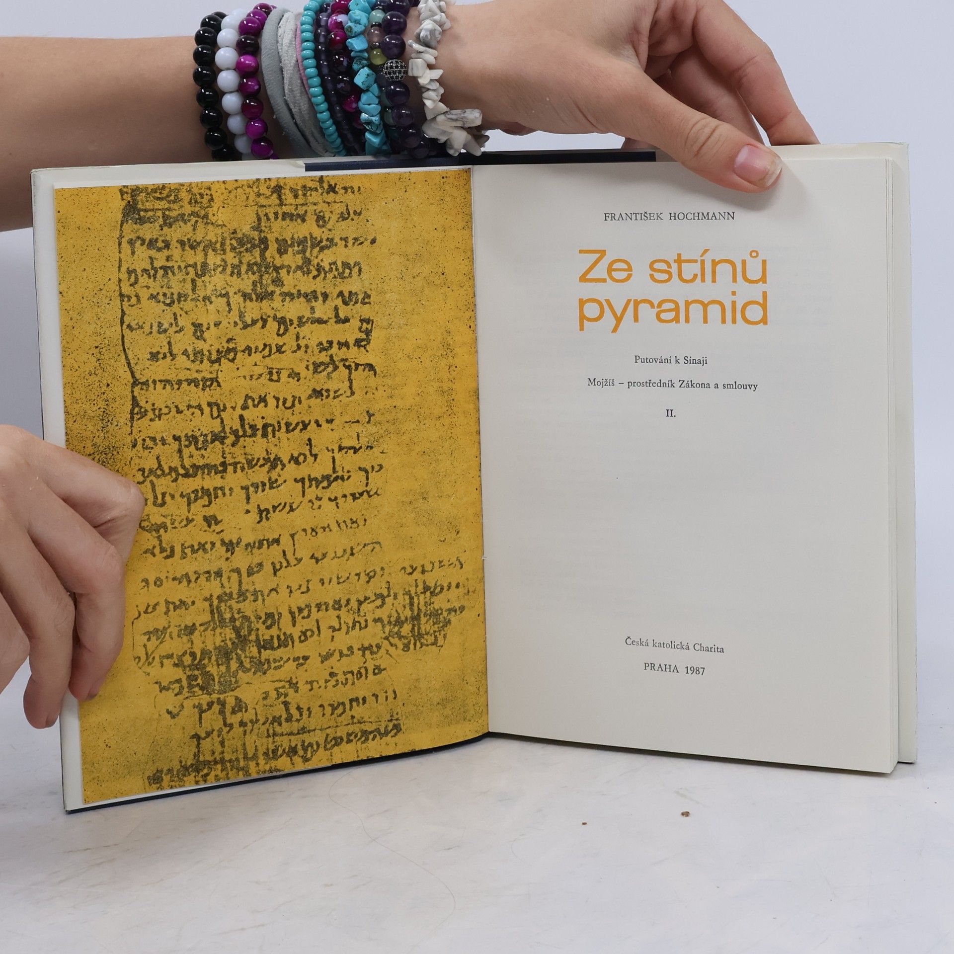 František Hochmann Ze stínů pyramid. Putování k Sínaji. Mojžíš - prostředník Zákona a smlouvy