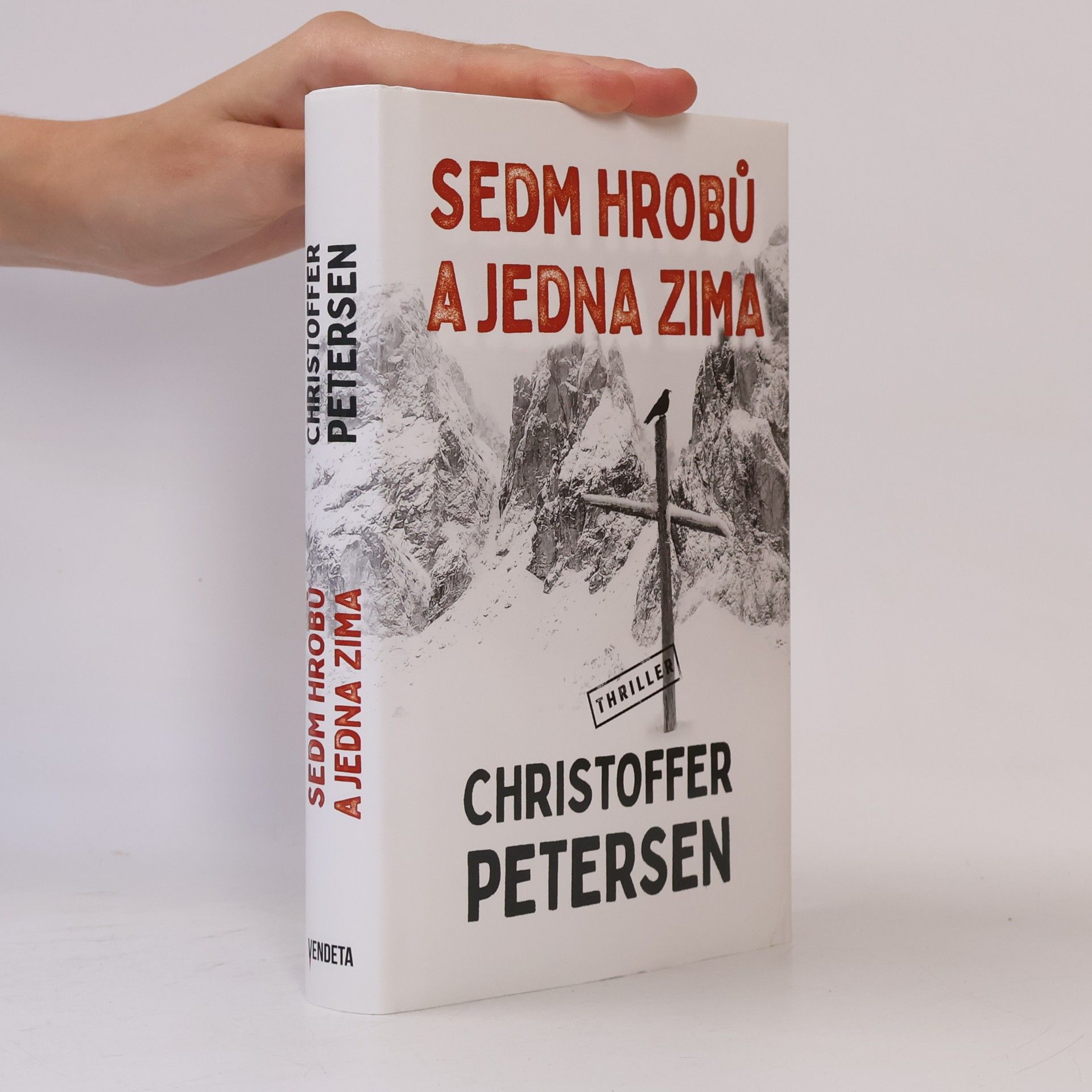 Christoffer Petersen Sedm hrobů a jedna zima
