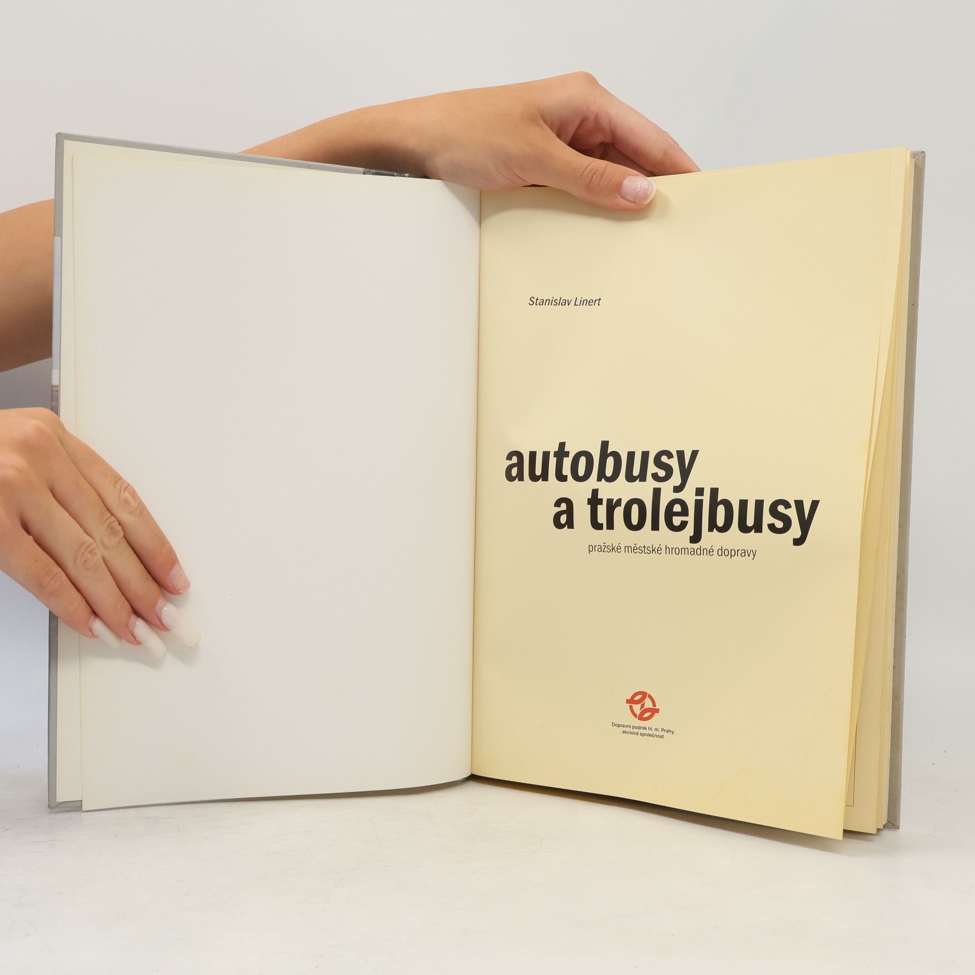 Stanislav Linert Autobusy a trolejbusy pražské městské hromadné dopravy
