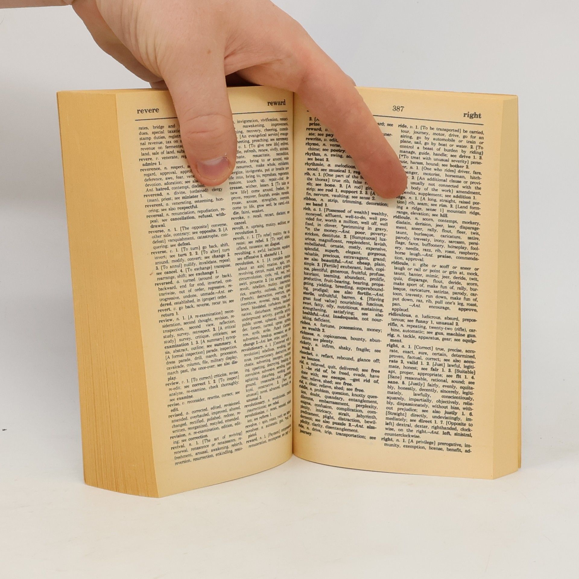 Charlton Laird Webster's New World Thesaurus