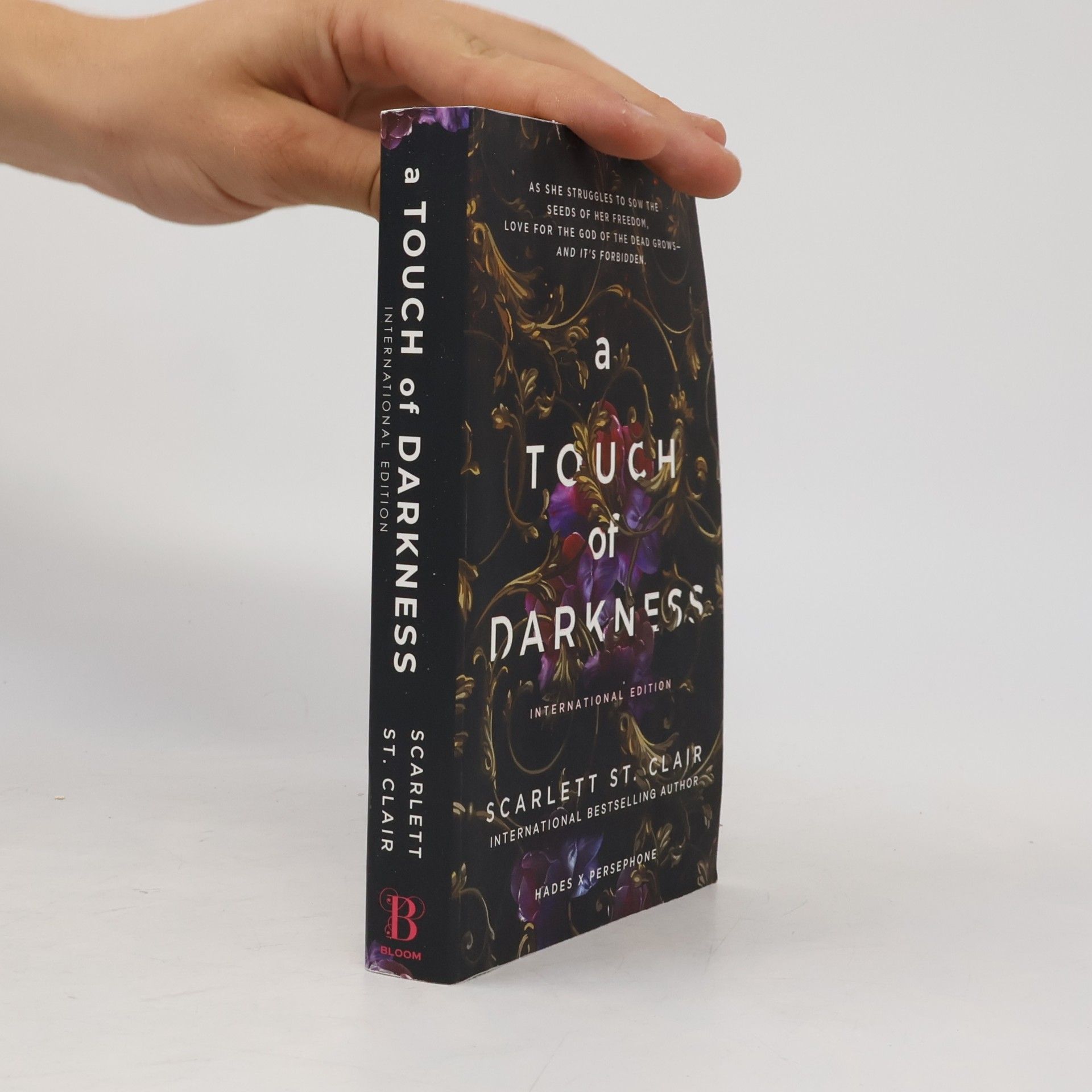 Scarlett St. Clair A Touch of Darkness