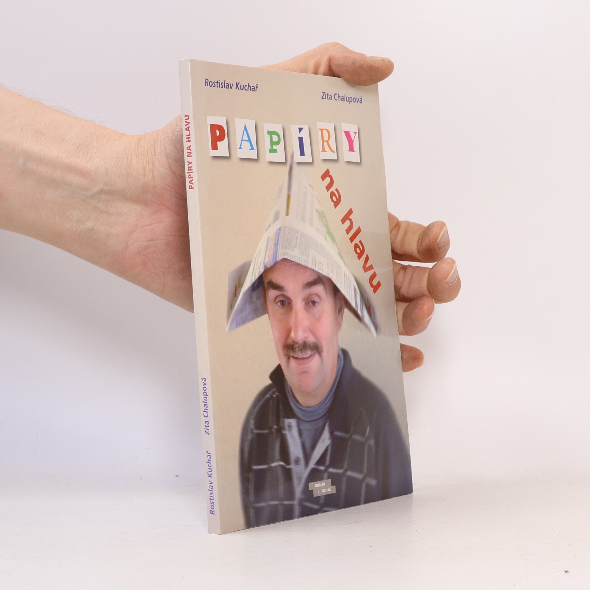 Zita Chalupová Papíry na hlavu