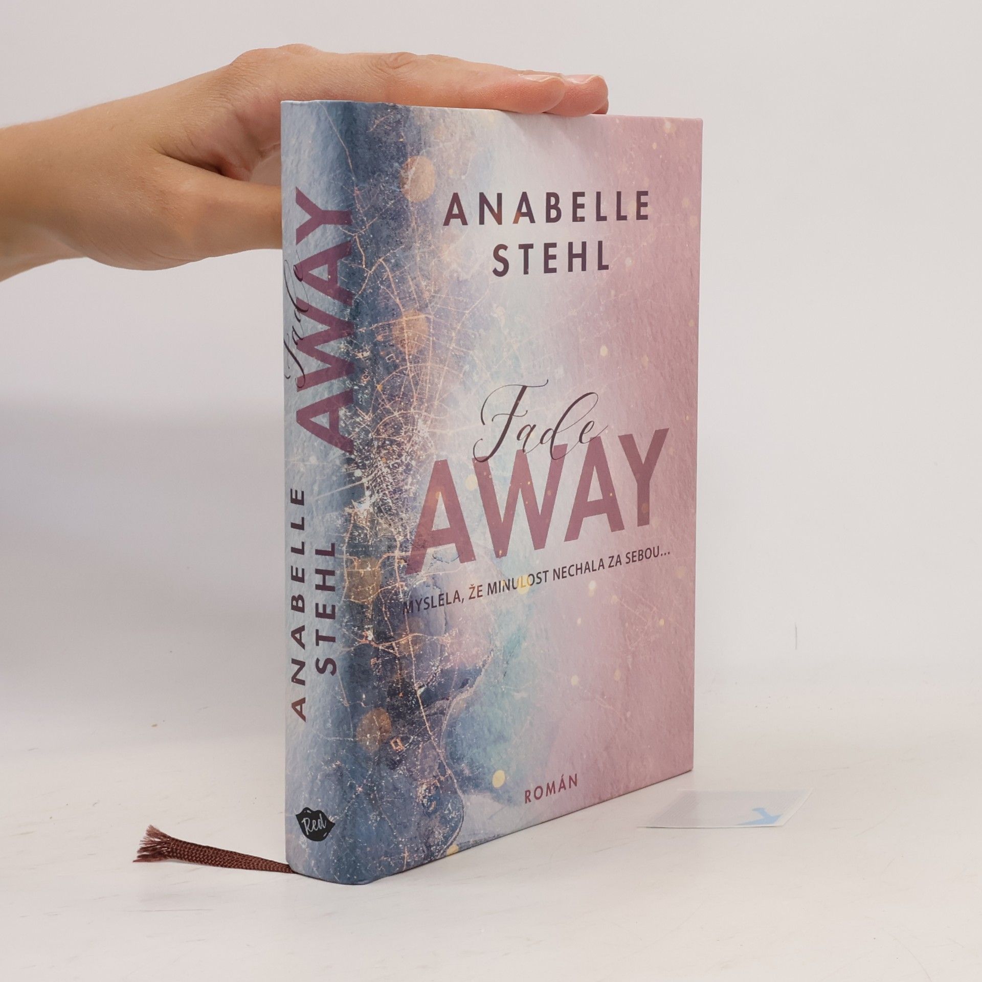 Anabelle Stehl FadeAway: doufá, že minulost nechala za sebou...