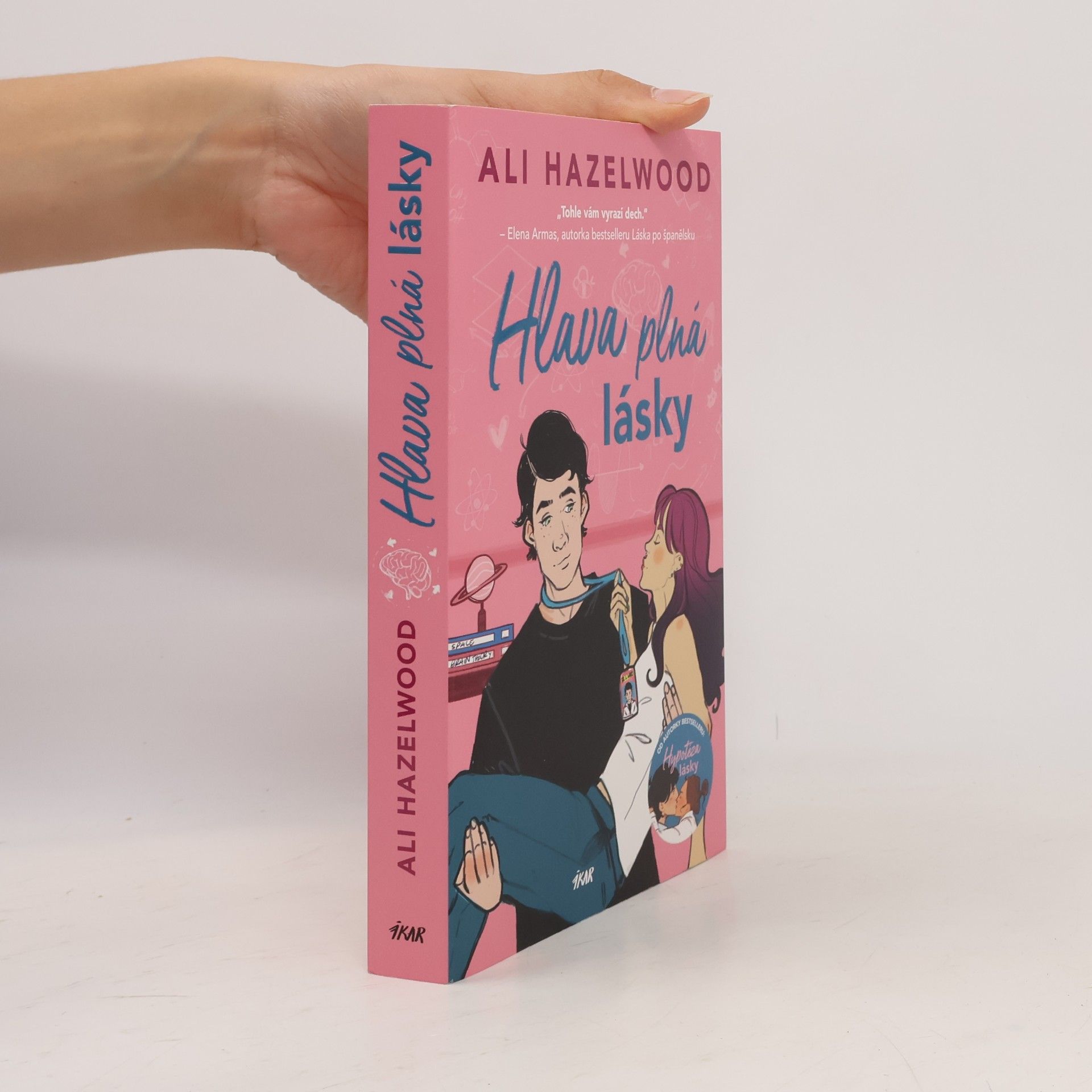 Ali Hazelwood Hlava plná lásky