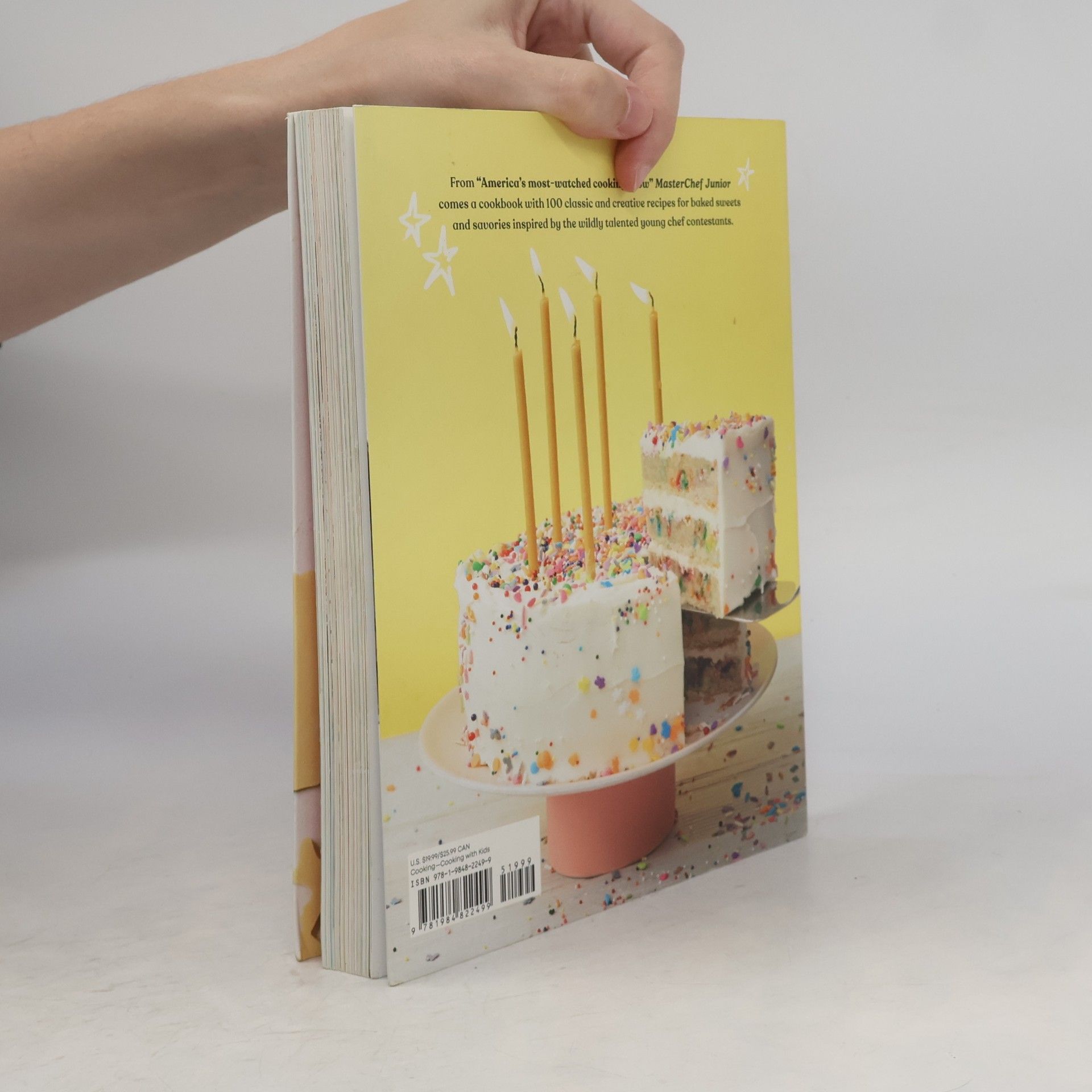 Christina Tosi MasterChef Junior Bakes!: A Baking Book