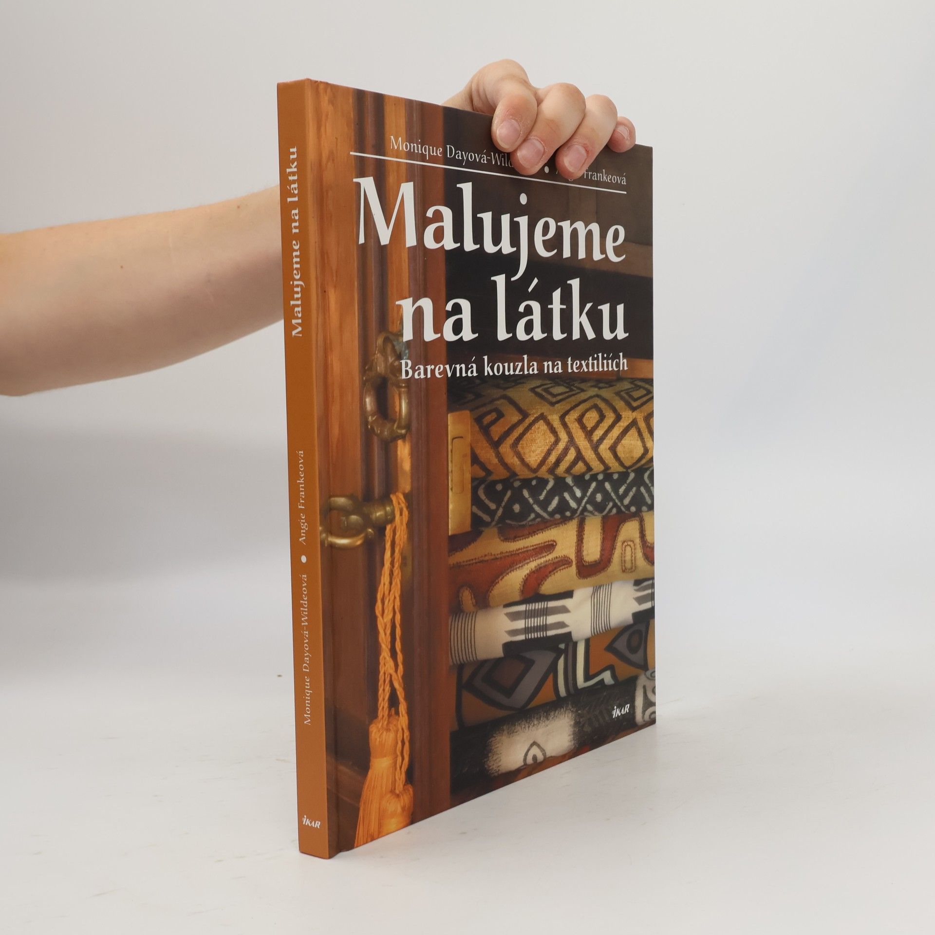 Malujeme na látku: Barevná kouzla na textiliích