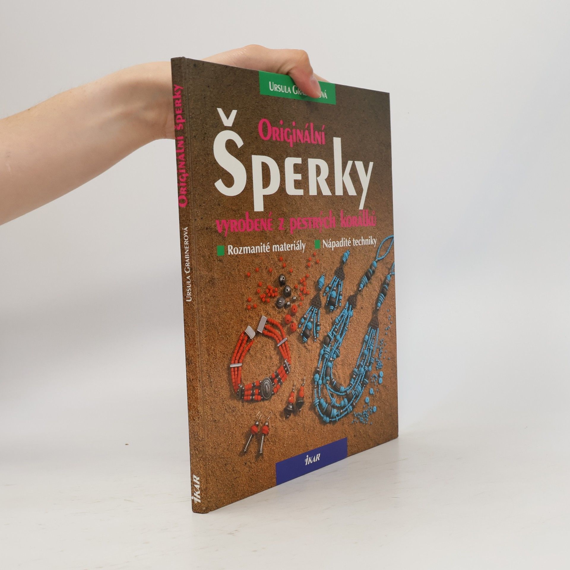 Jarmila Doubravová Originální šperky vyrobené z pestrých korálků.