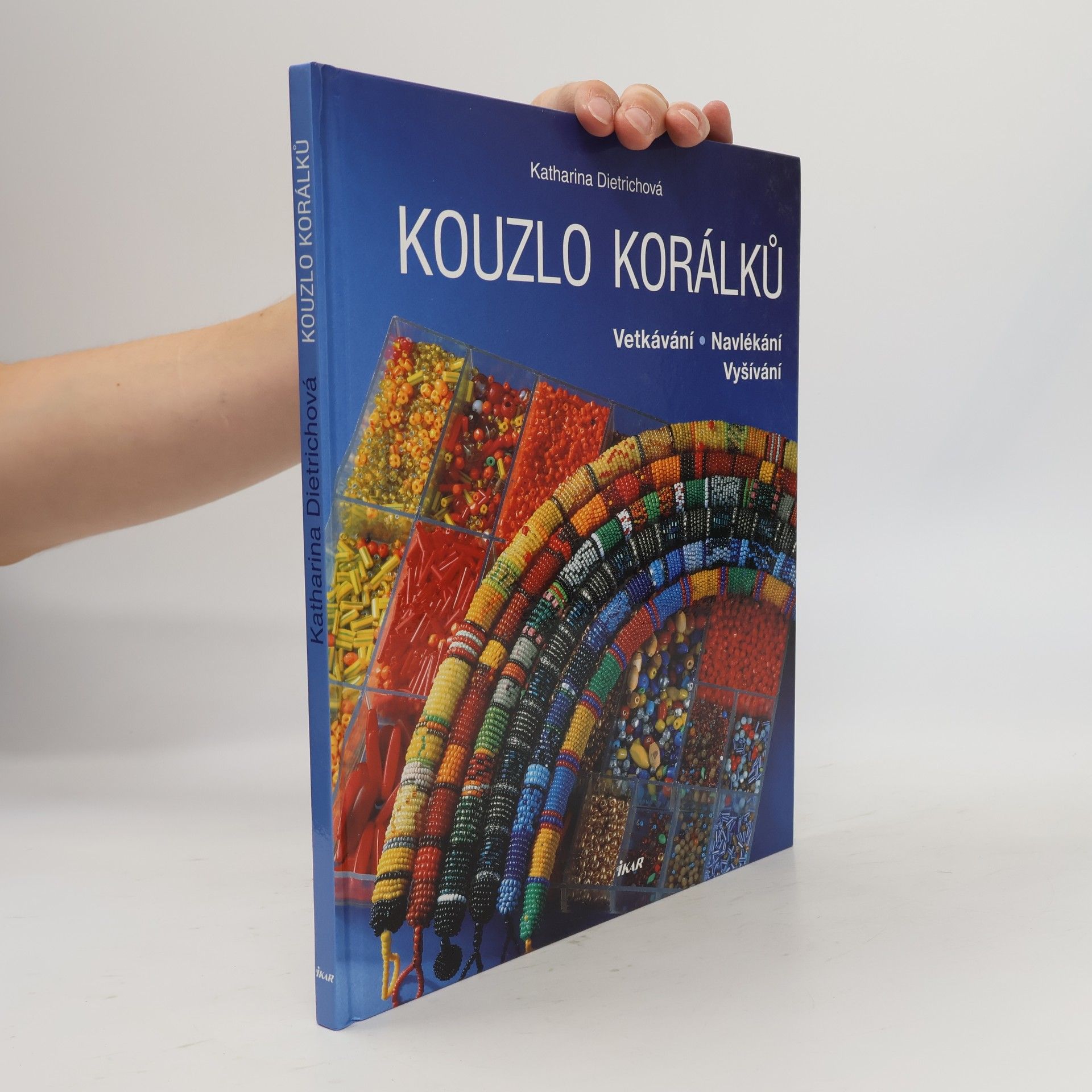Katharina Dietrich Kouzlo korálků : vetkávání, navlékání, vyšívání