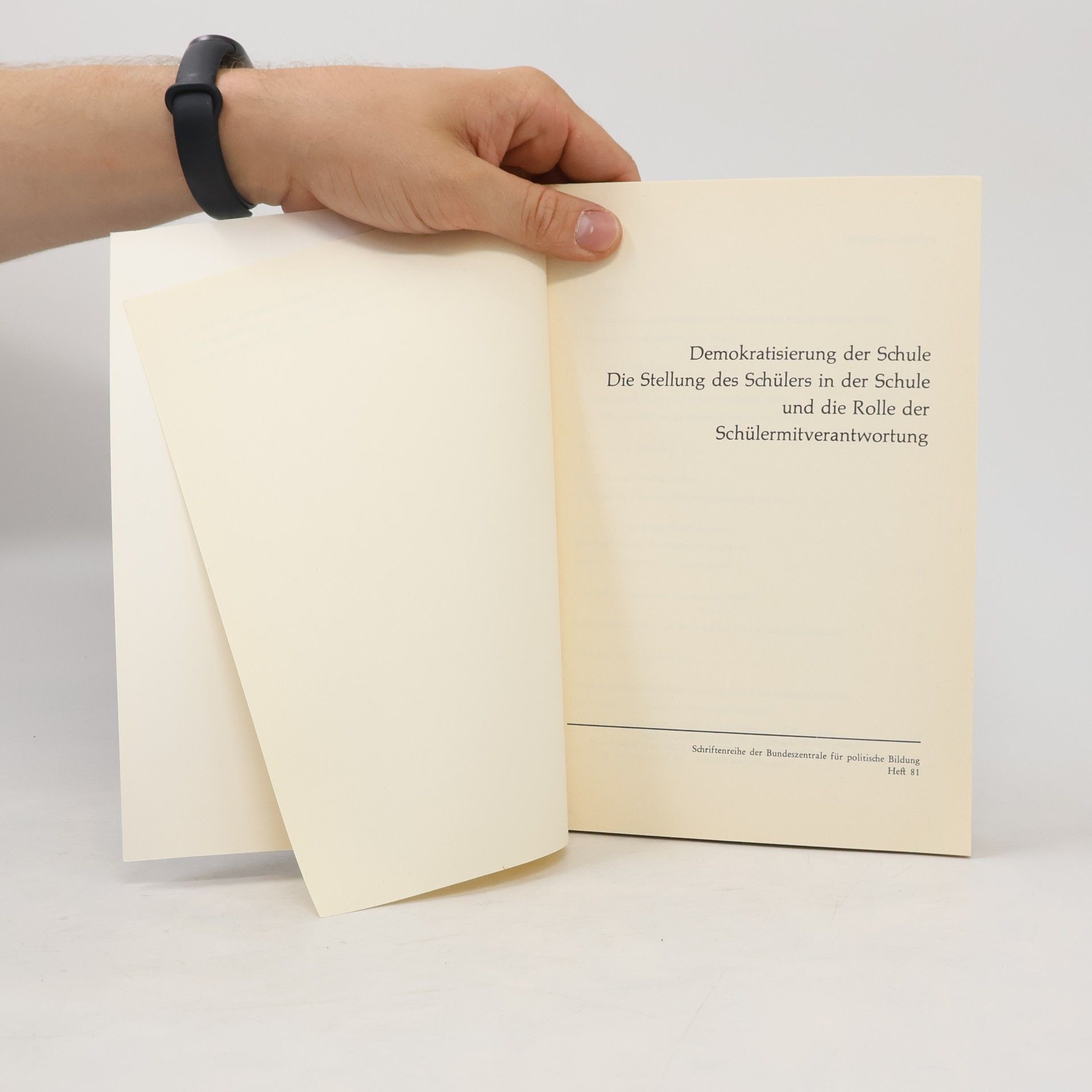 Various authors Demokratisierung der Schule. Die Stellung des Schülers in der Schule und die Rolle der Schülermitverantwortung