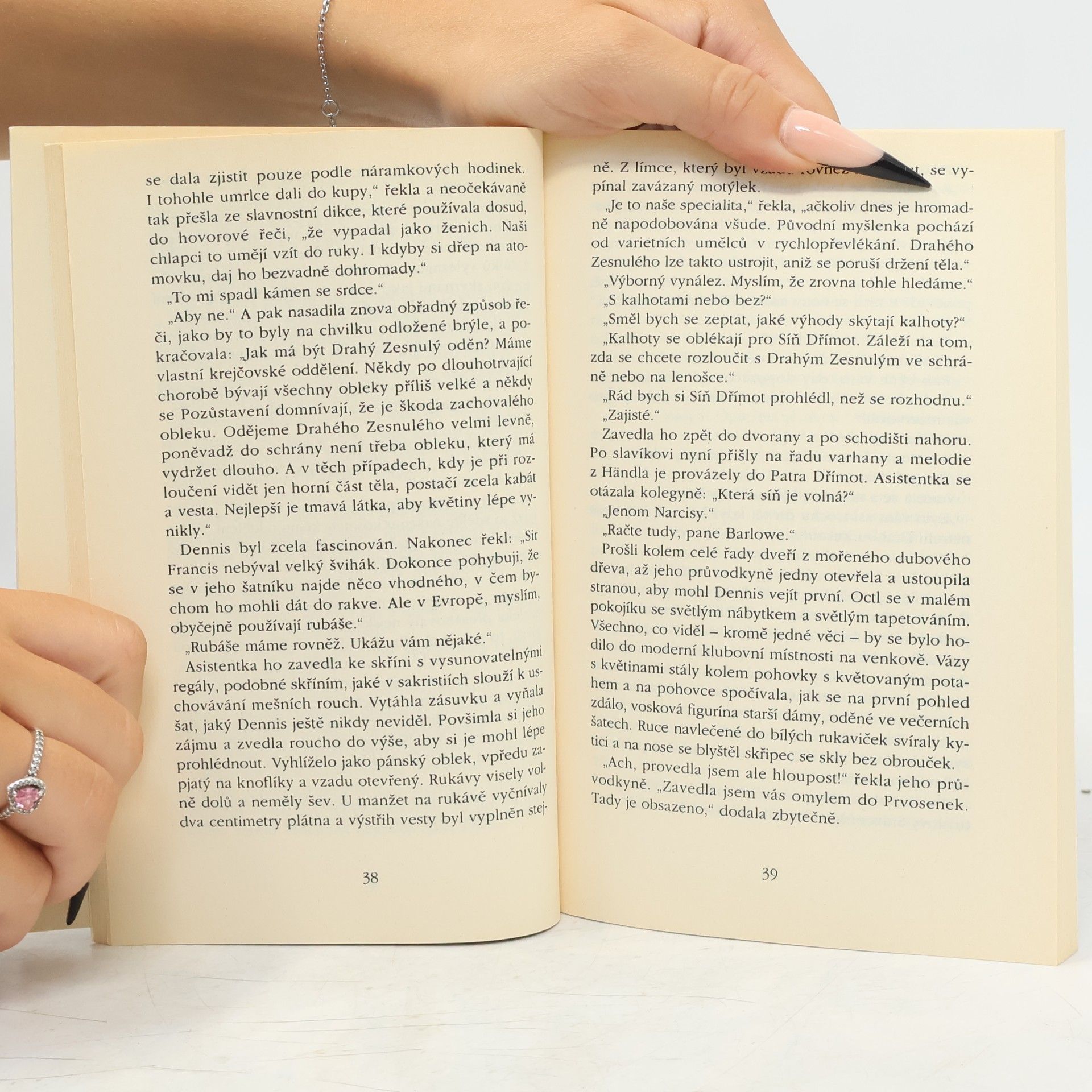 Evelyn Waugh Drazí zesnulí