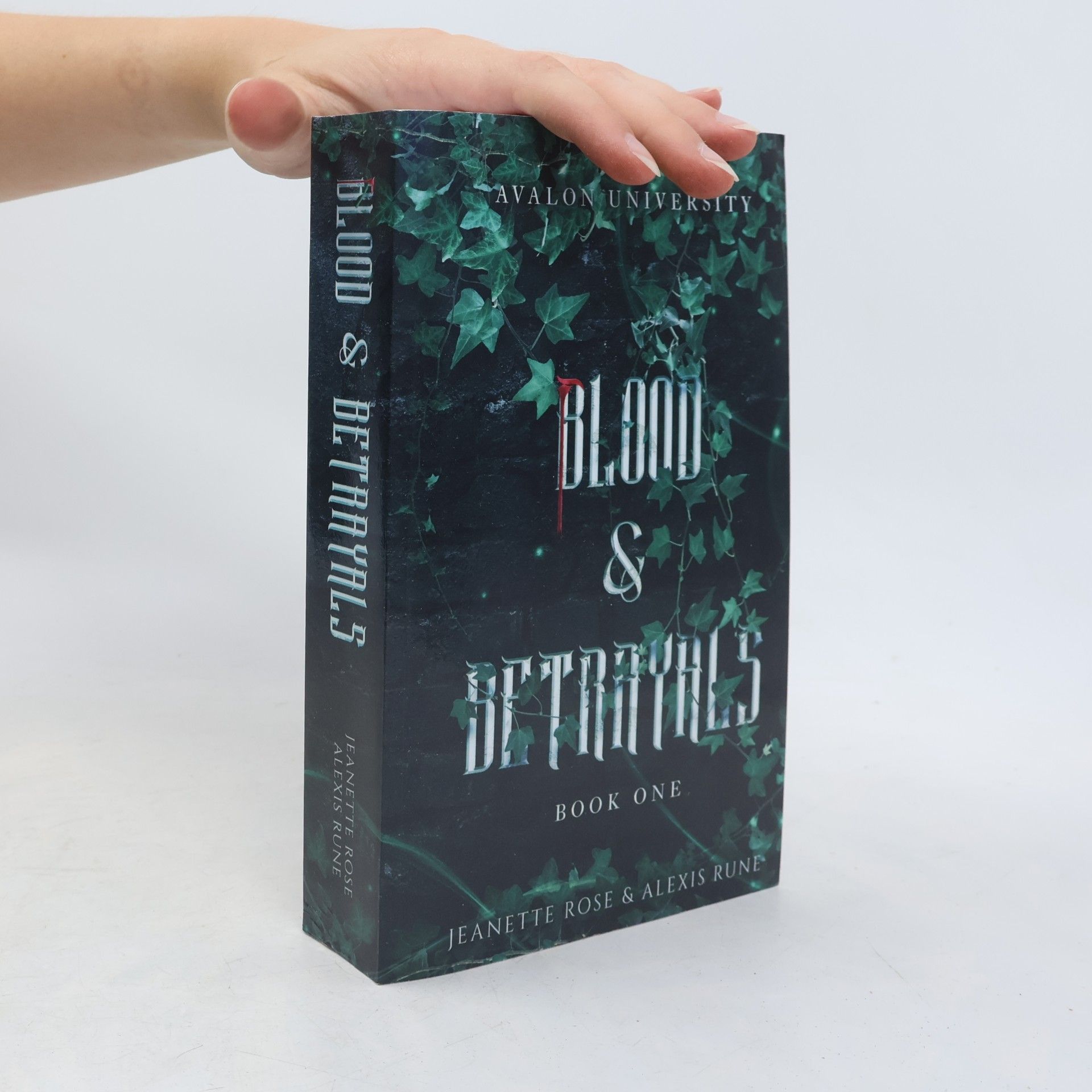 Alexis Rune Avalon University - 1: Blood & Betrayals