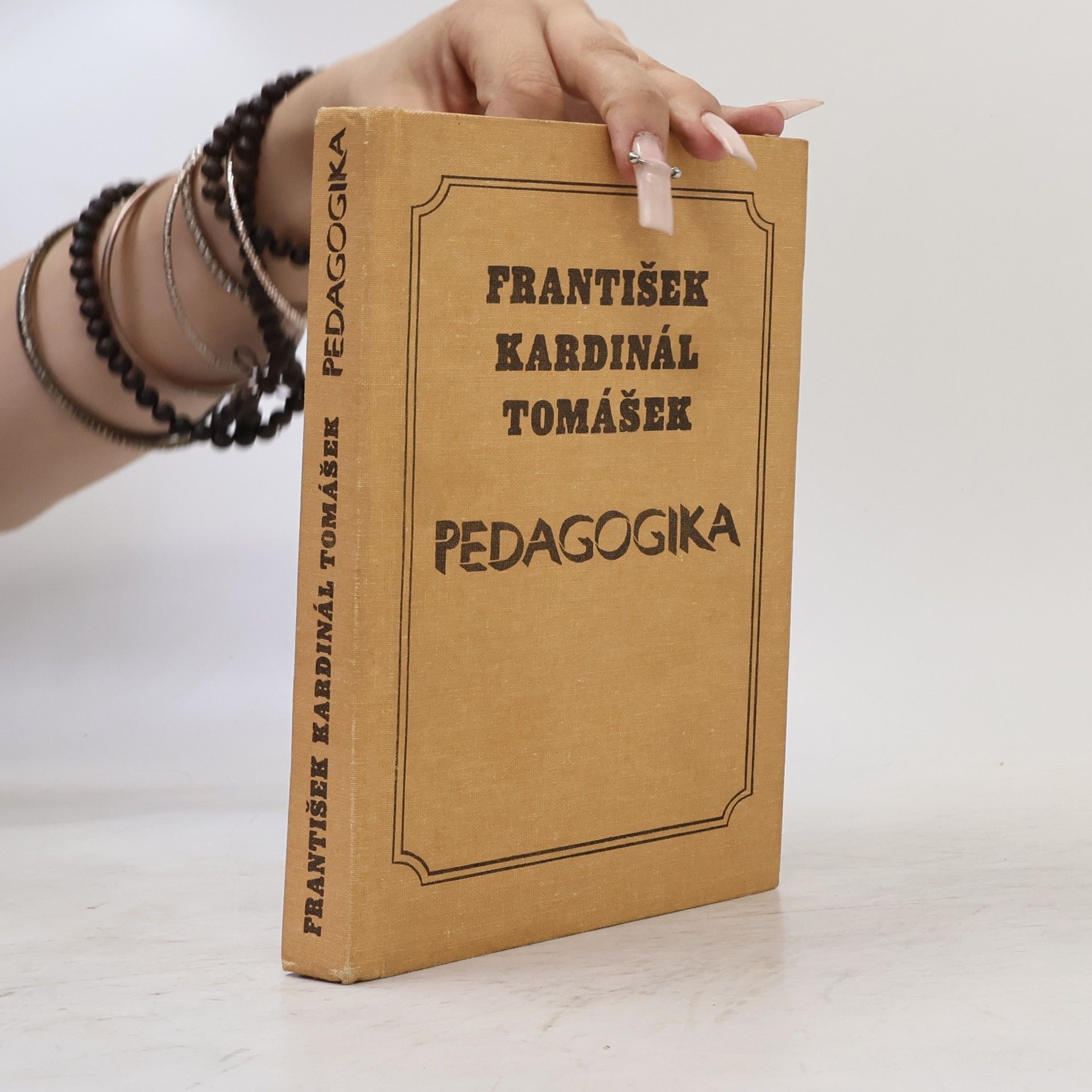 Marie Dvorská Pedagogika. Úvod do pedagogické praxe pro vychovatele a rodiče