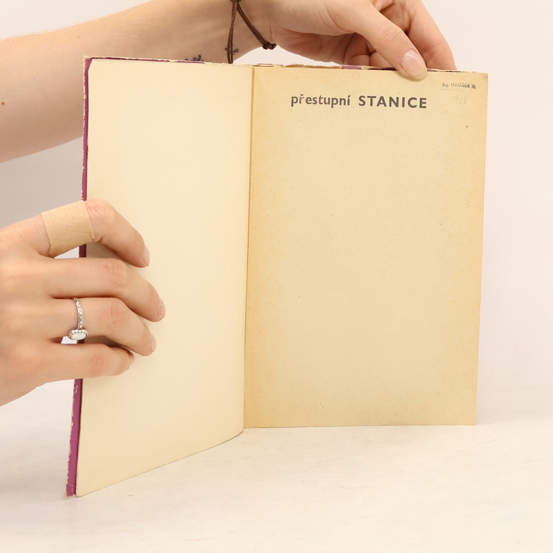 Ellery Queen Přestupní stanice