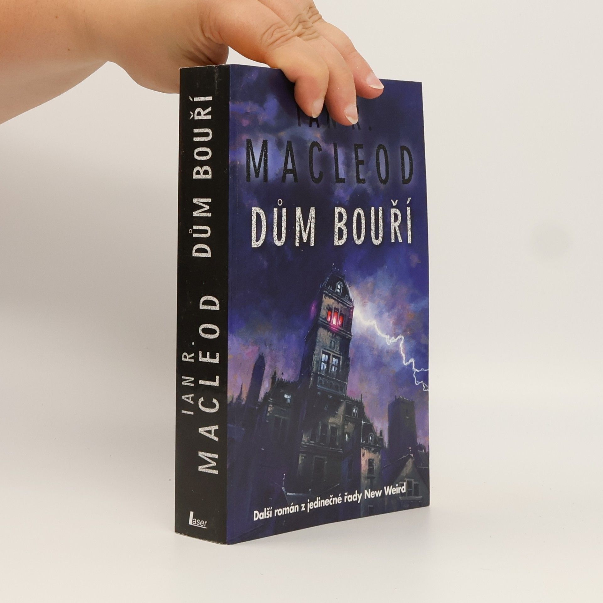 Ian R. MacLeod Dům bouří