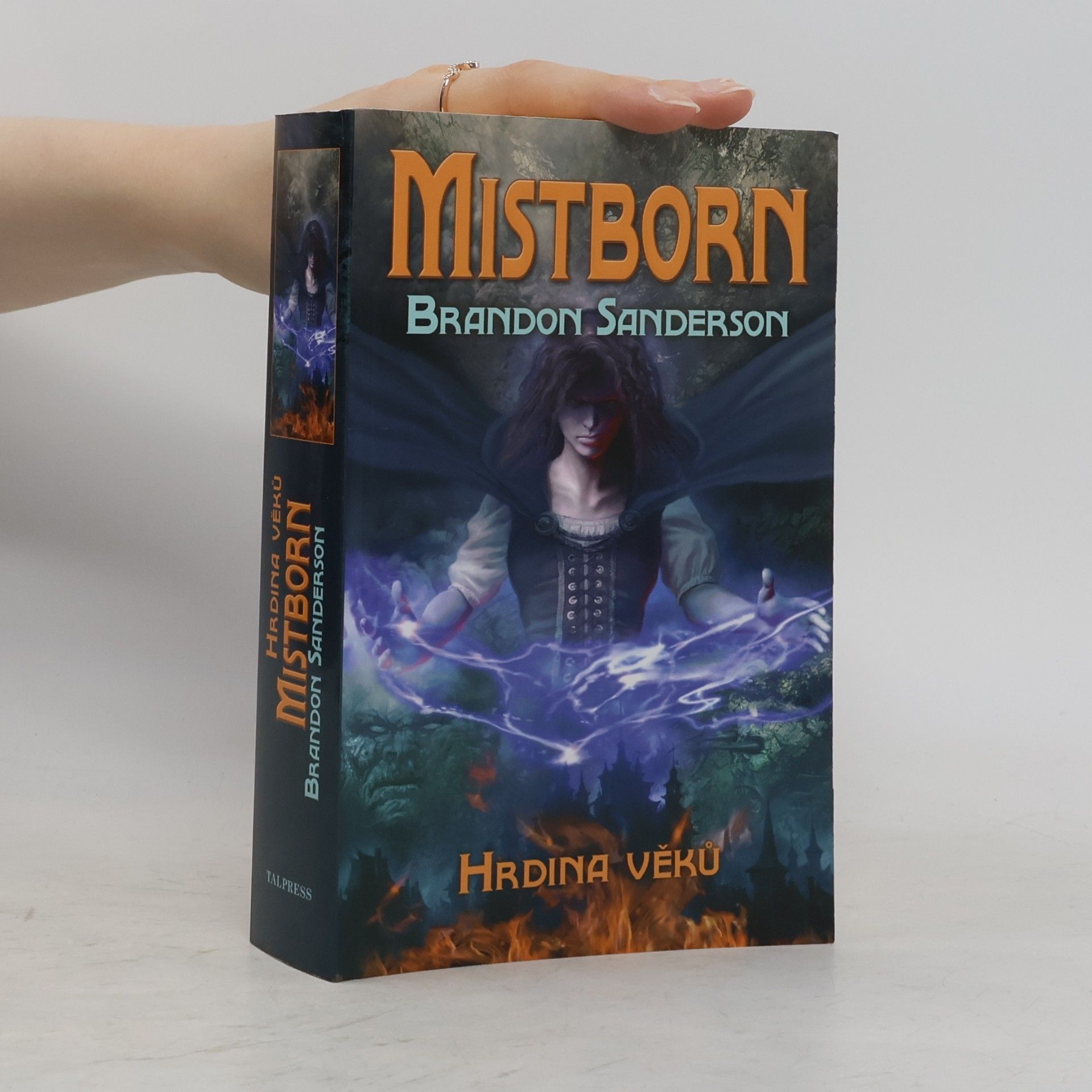 Brandon Sanderson Mistborn. Hrdina věků