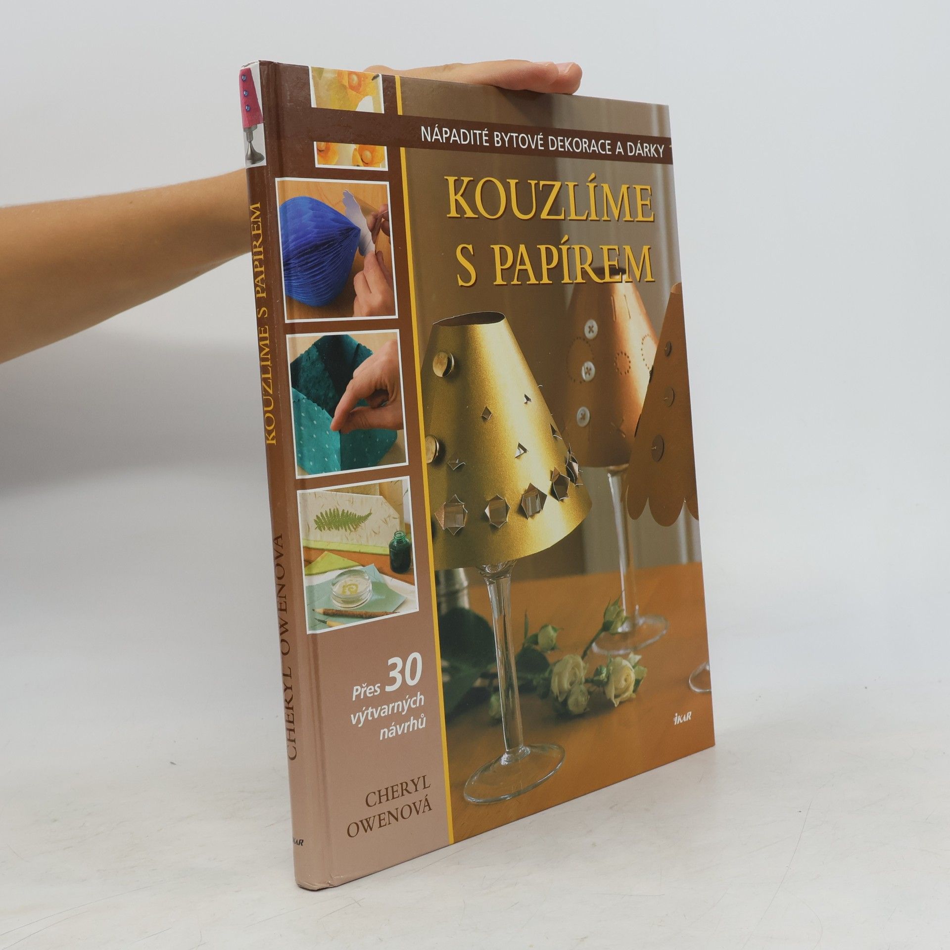 Cheryl Owen Kouzlíme s papírem
