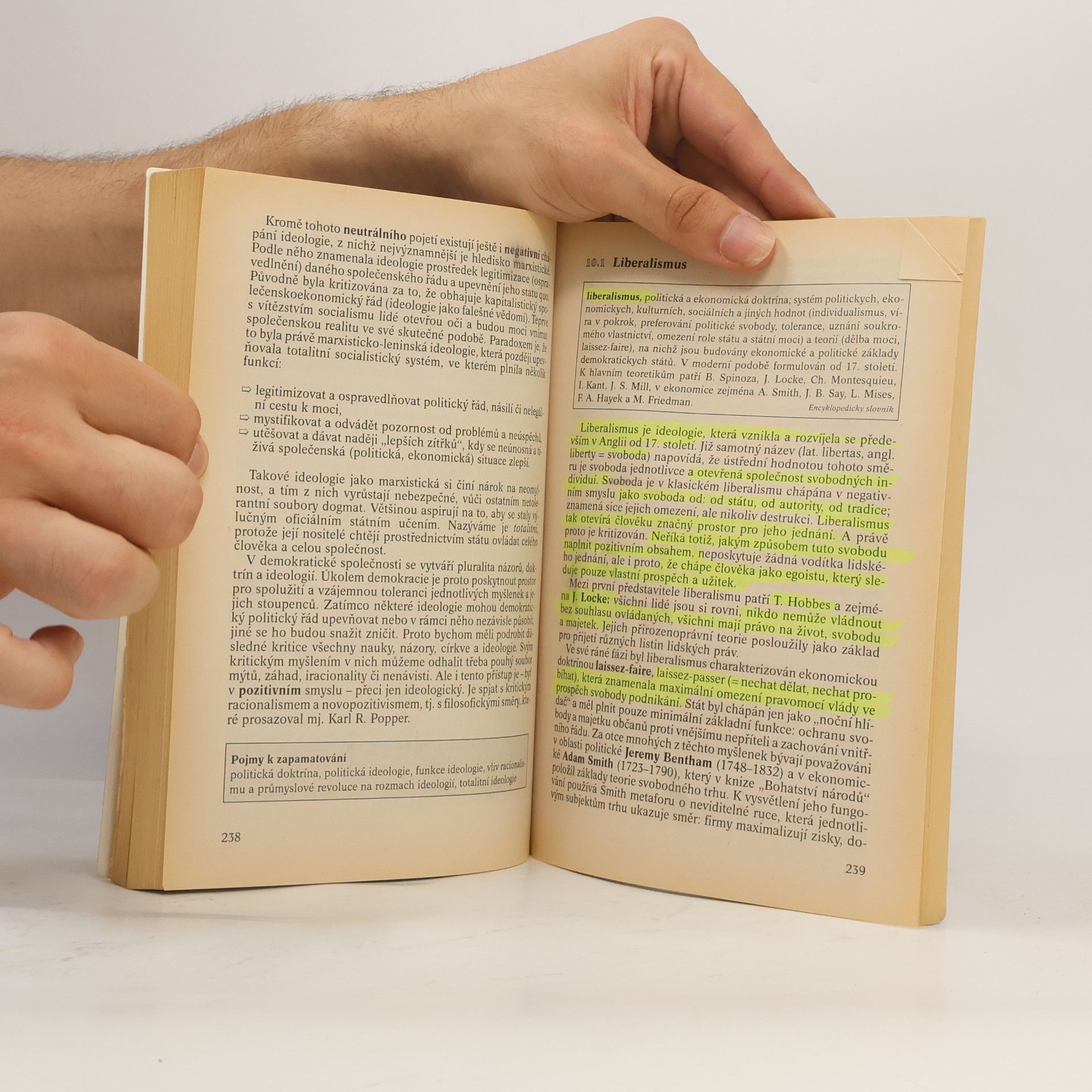 Roman David Politologie : základy společenských věd