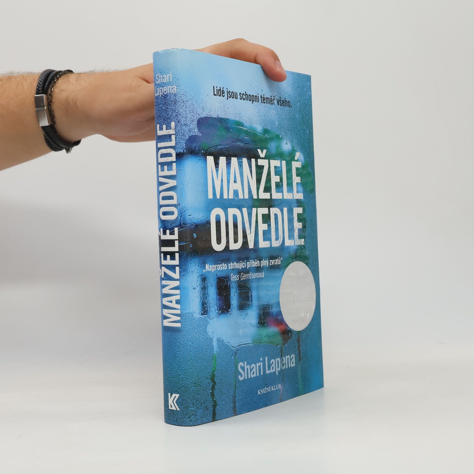 Shari Lapenová Manželé odvedle