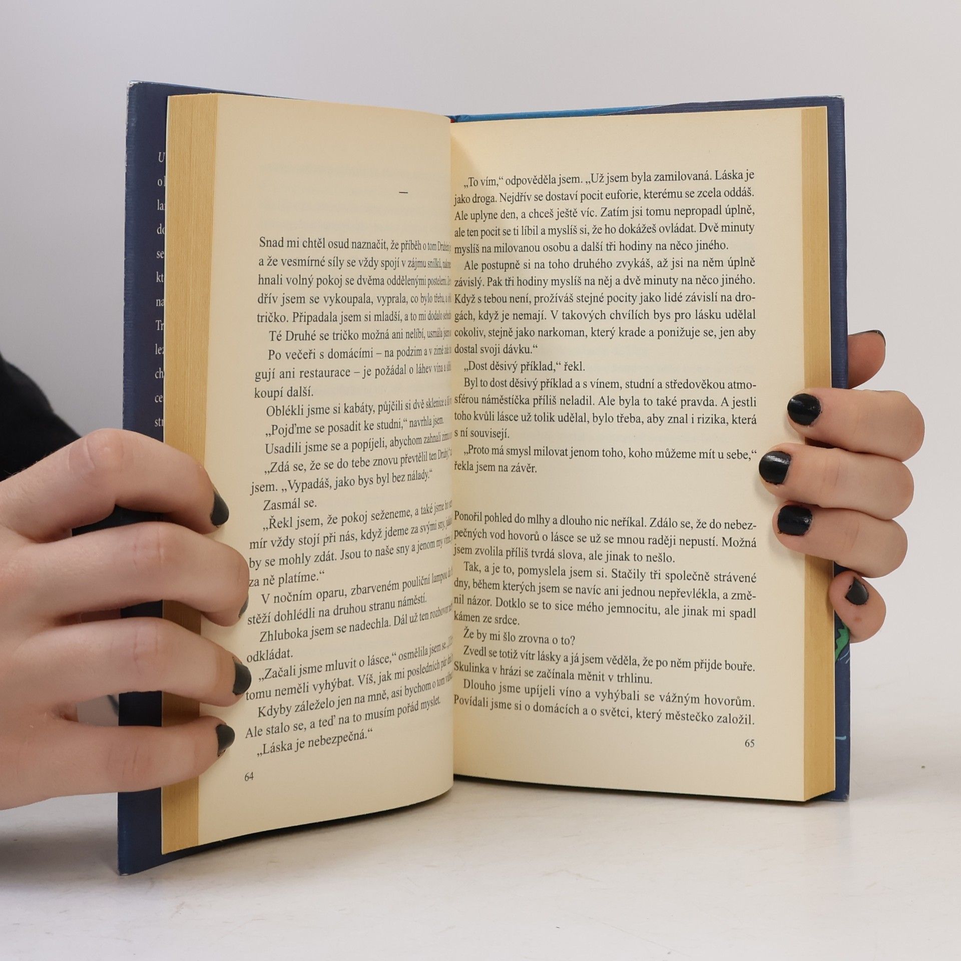 Paulo Coelho U řeky Piedra jsem usedla a plakala