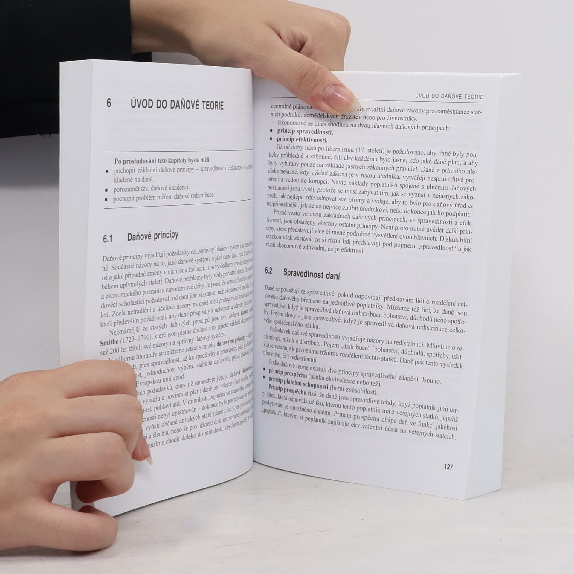Autores varios Veřejné finance