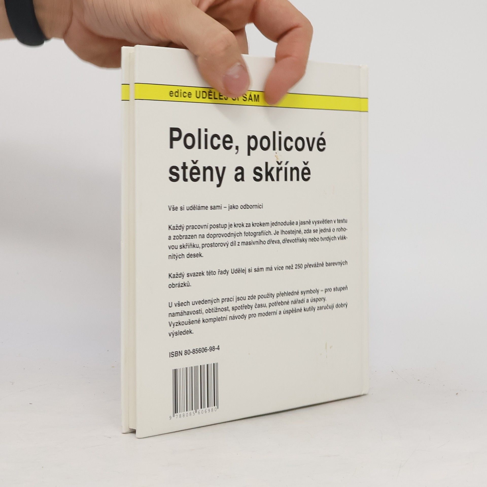 Niels Clausen Police, policové stěny a skříně