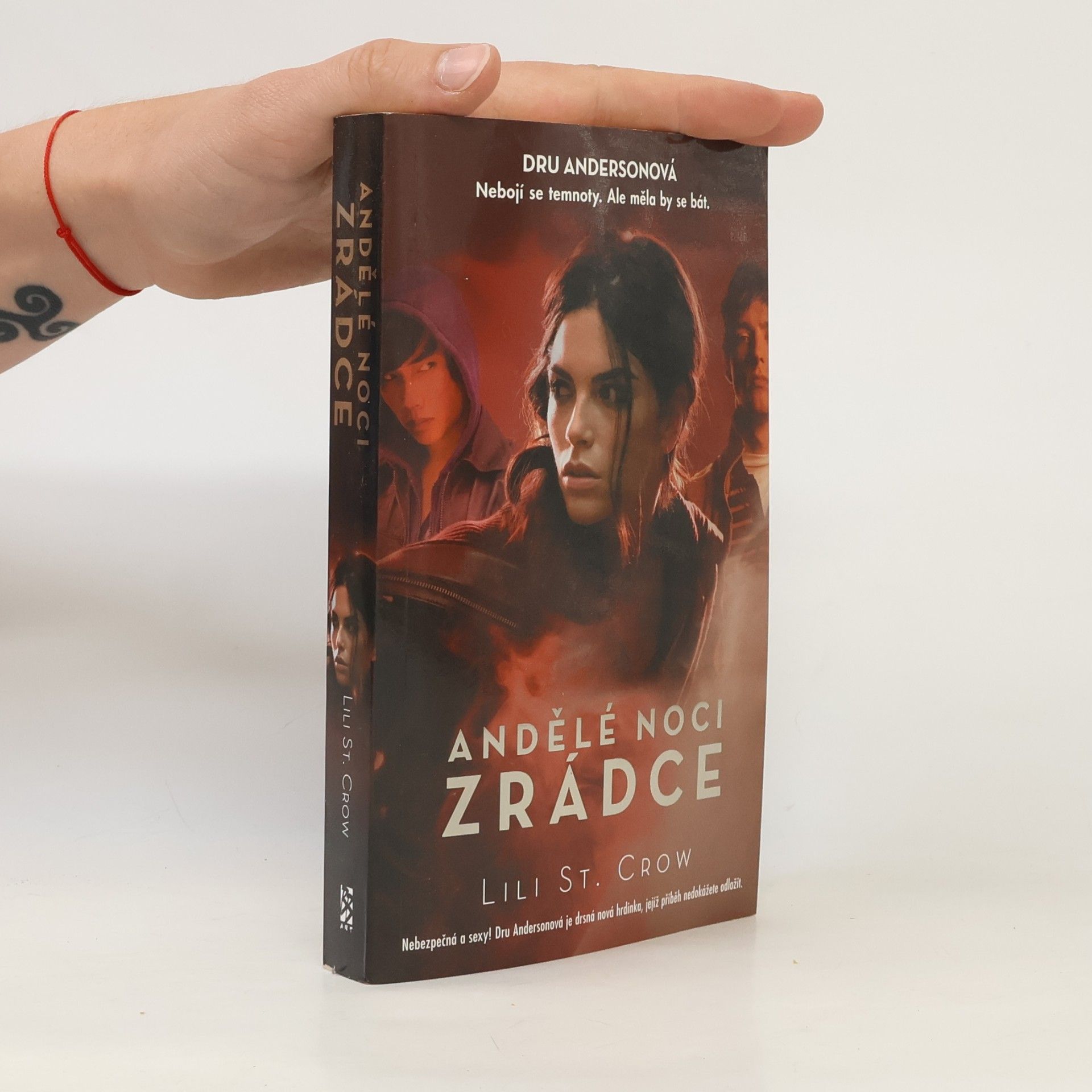Lilith Saintcrow Andělé noci. Zrádce.