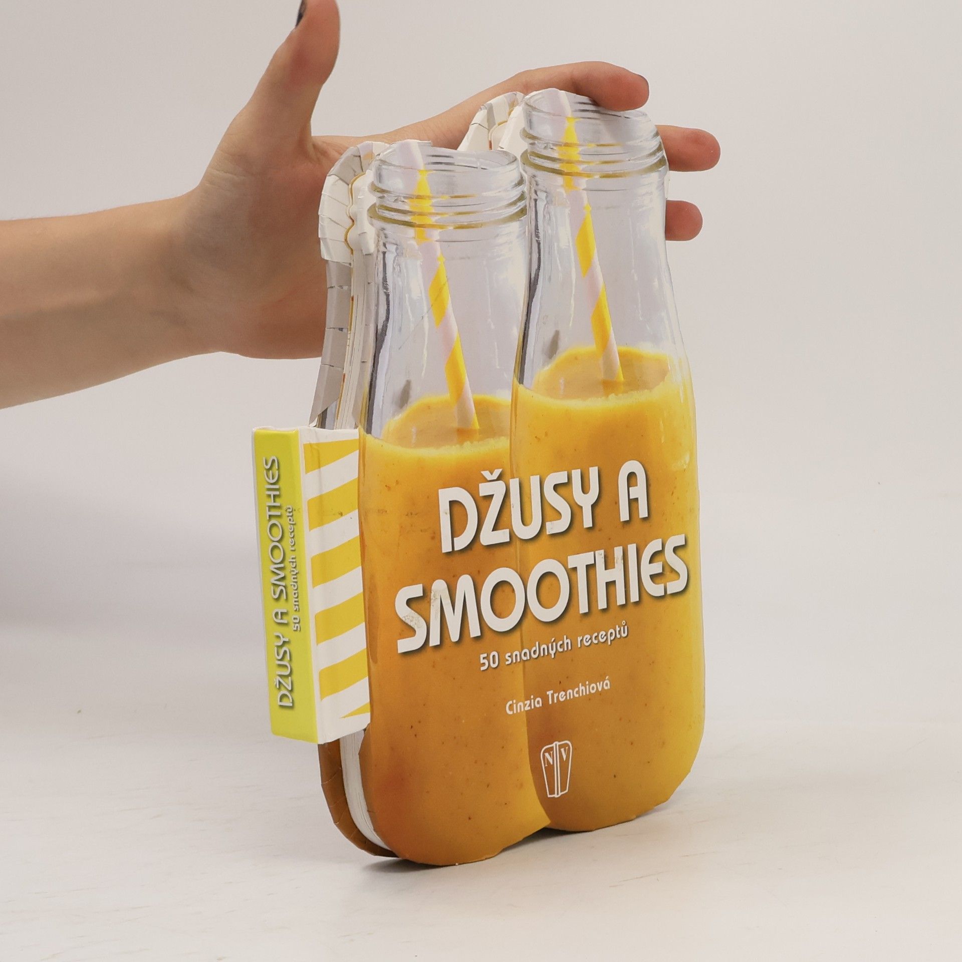 Cinzia Trenchi Džusy a smoothies - 50 snadných receptů