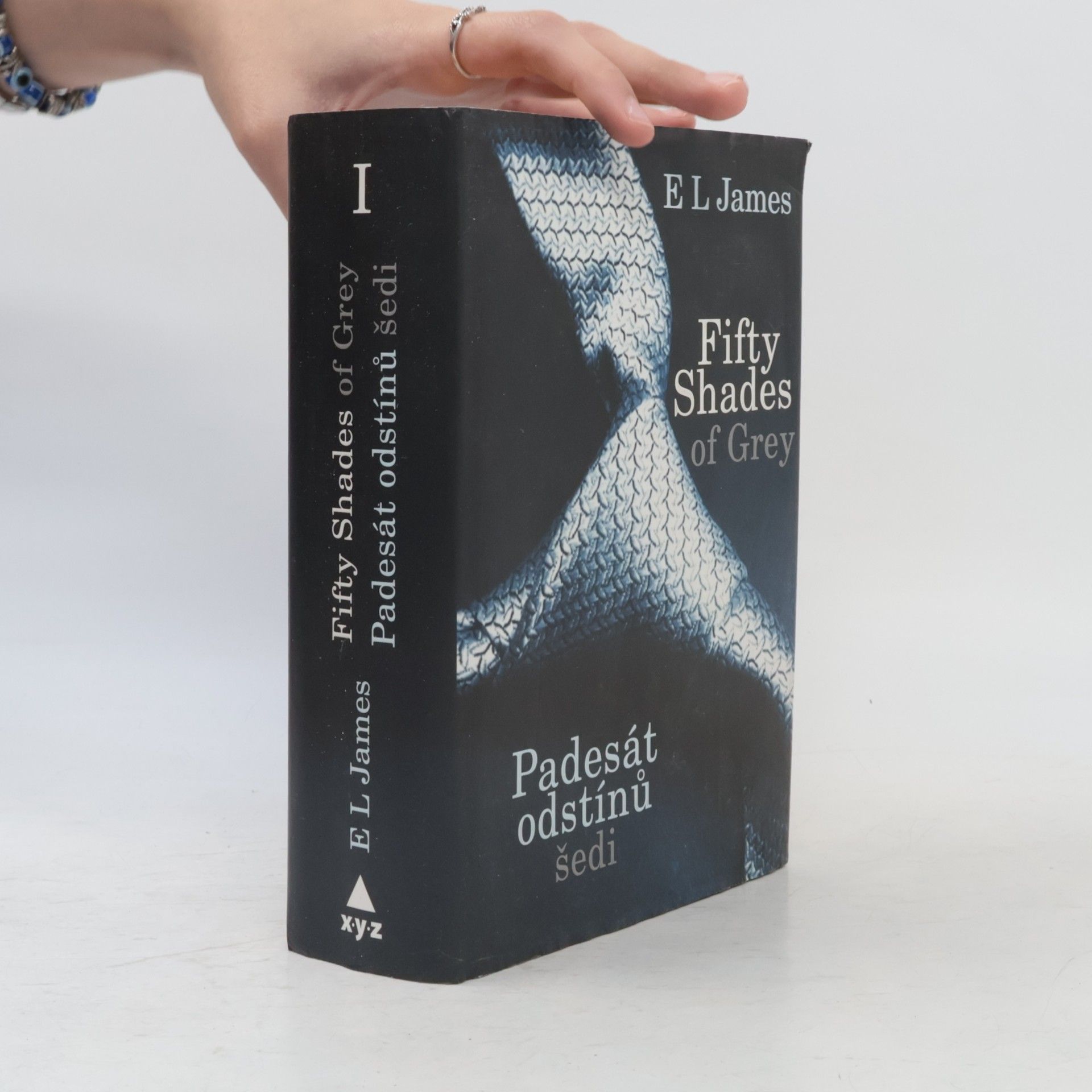 E. L. James Padesát odstínů šedi