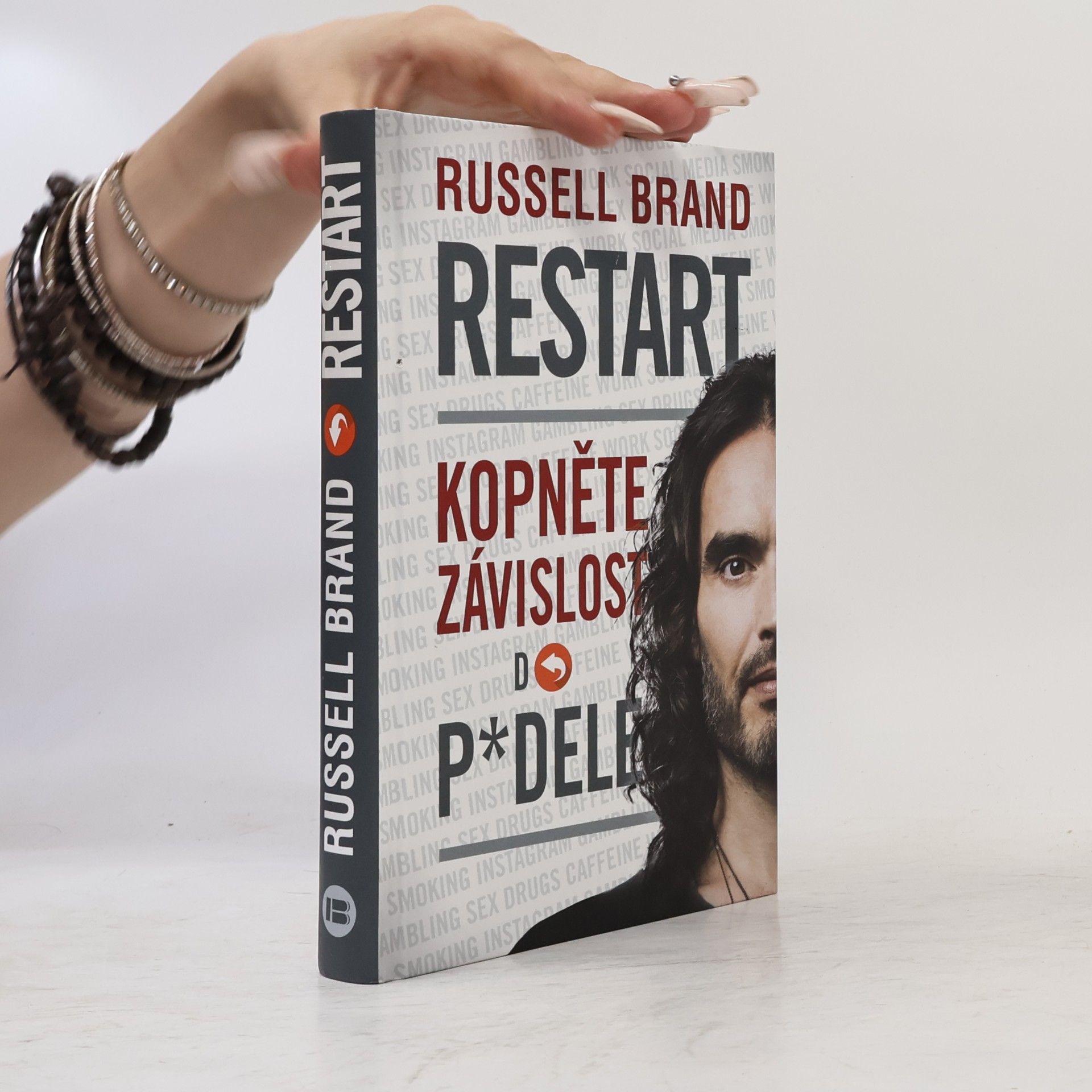 Russell Brand Restart: kopněte závislost do p*dele