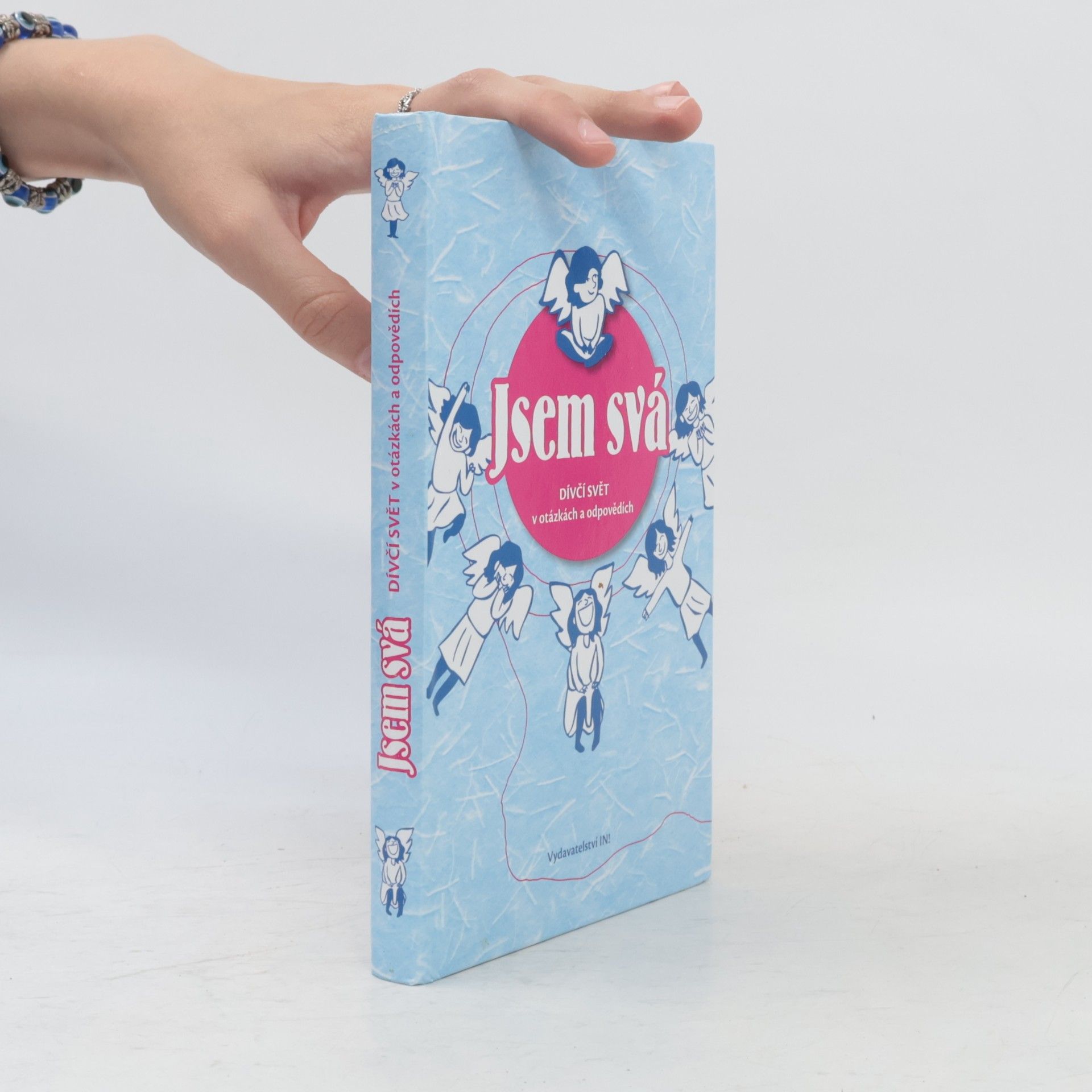 Various authors Jsem svá. Dívčí svět v otázkách a odpovědích