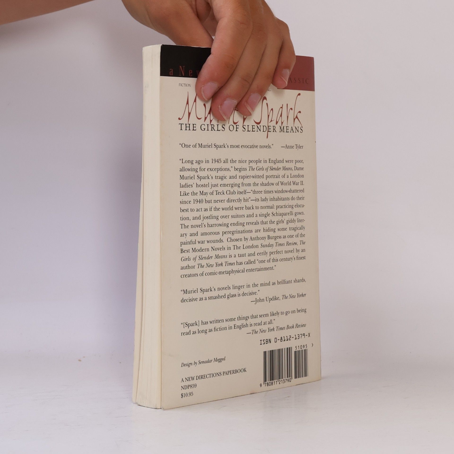 Muriel Spark New Directions Classics: The Girls of Slender Means