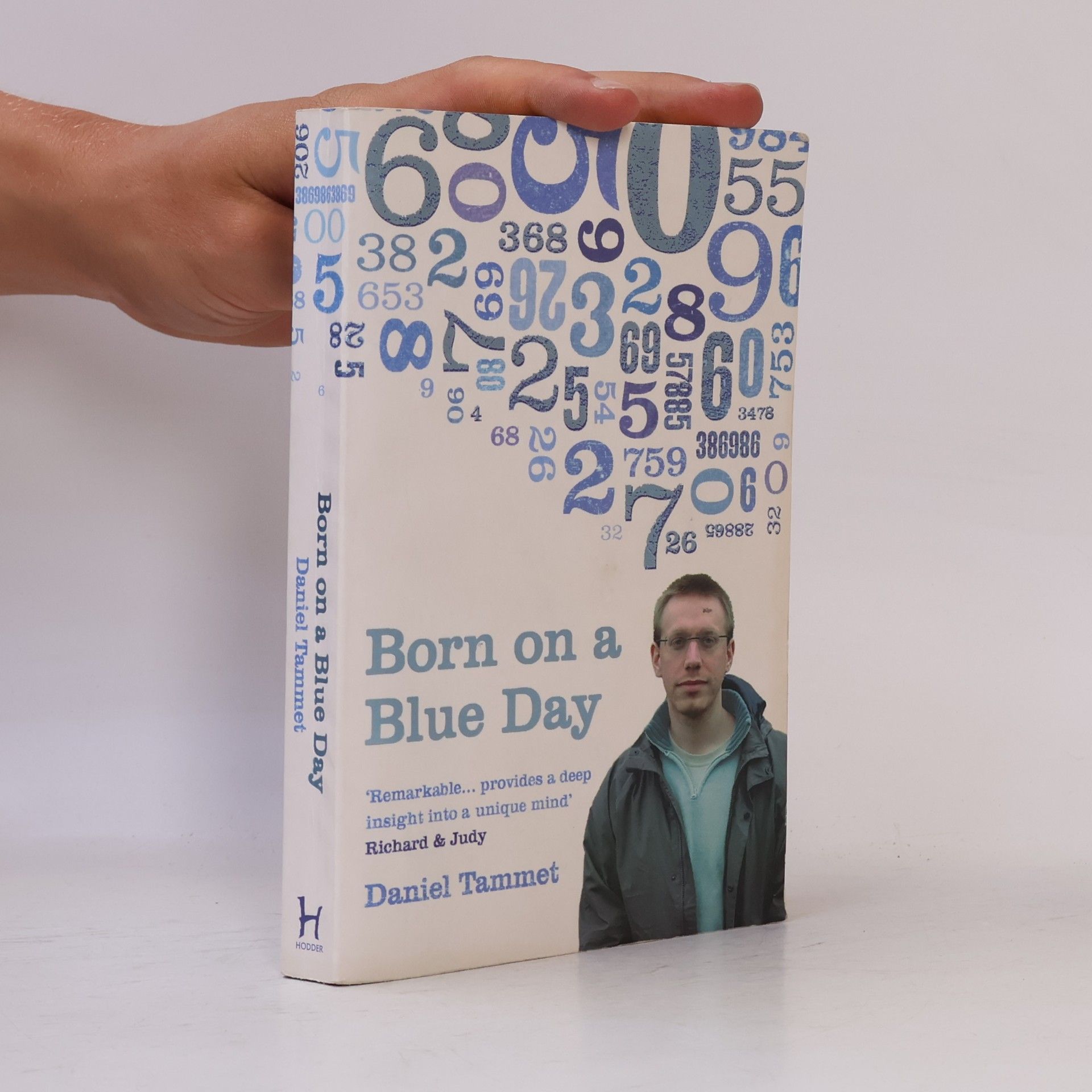 Daniel Tammet Born on a Blue Day : a memoir of Asperger's and an extraordinary mind