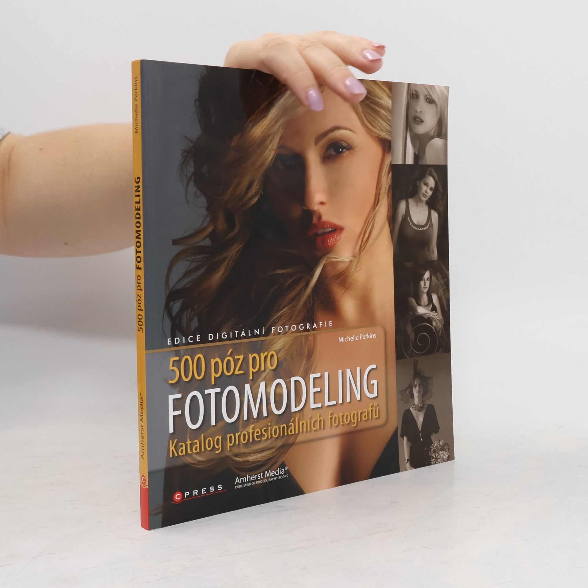 Michelle Perkins 500 póz pro fotomodeling: Obrazová kolekce profesionálních fotografů