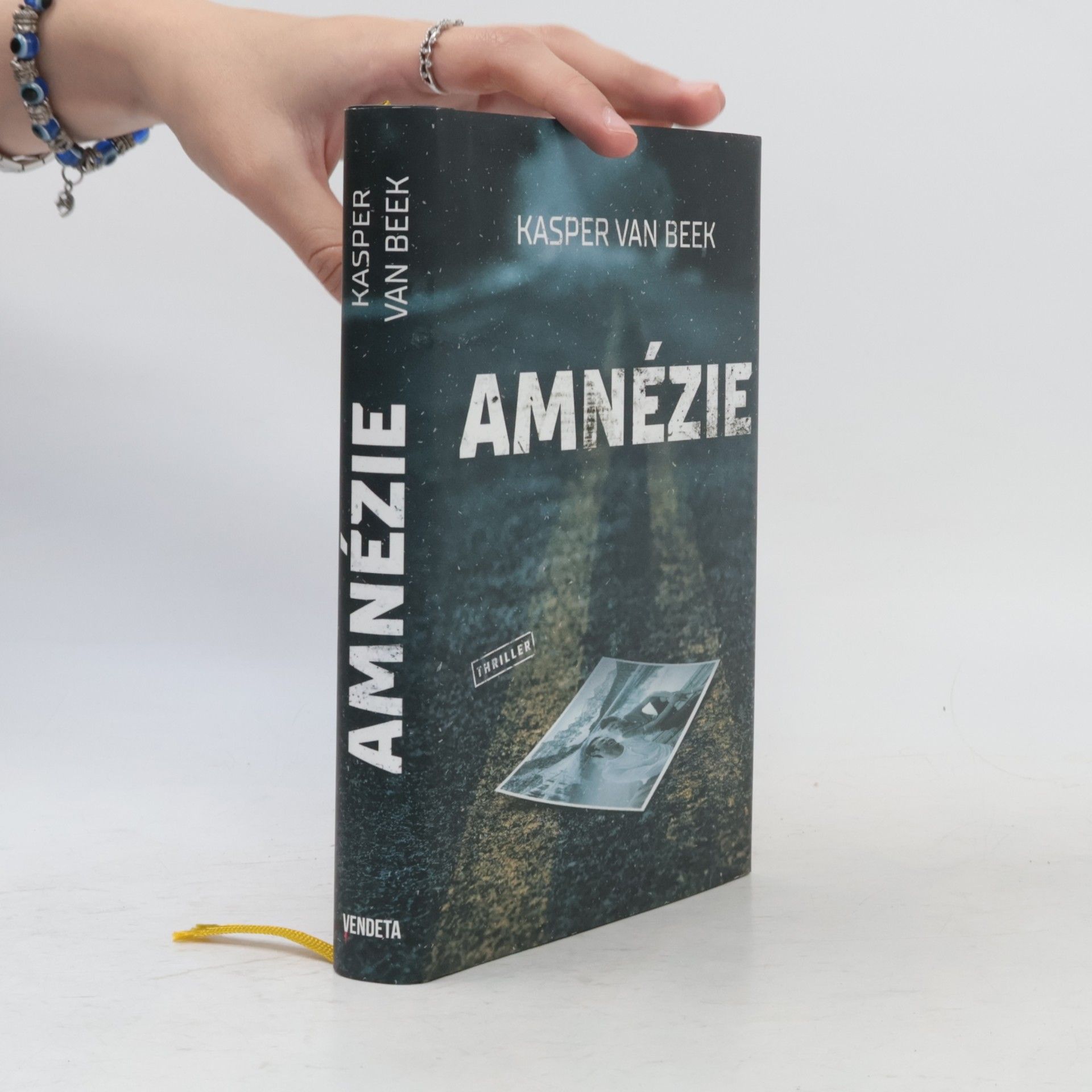 Kasper van Beek Amnézie